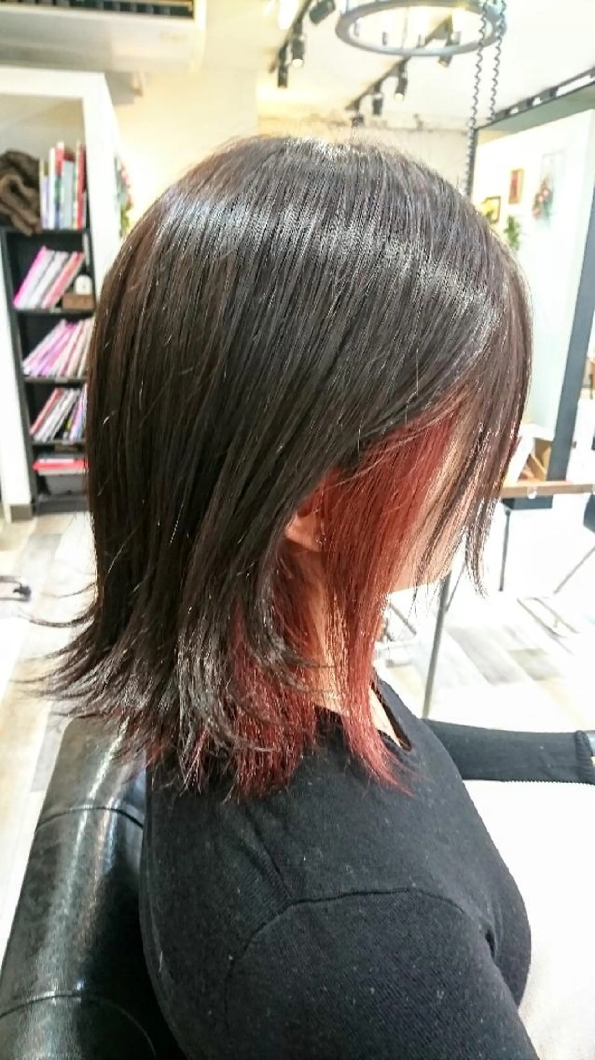 ミディアム カラー インナーカラー レッドカラー ACROあべの店所属・艶カラー/インナー /グラデ/大西小百合のヘアスタイル