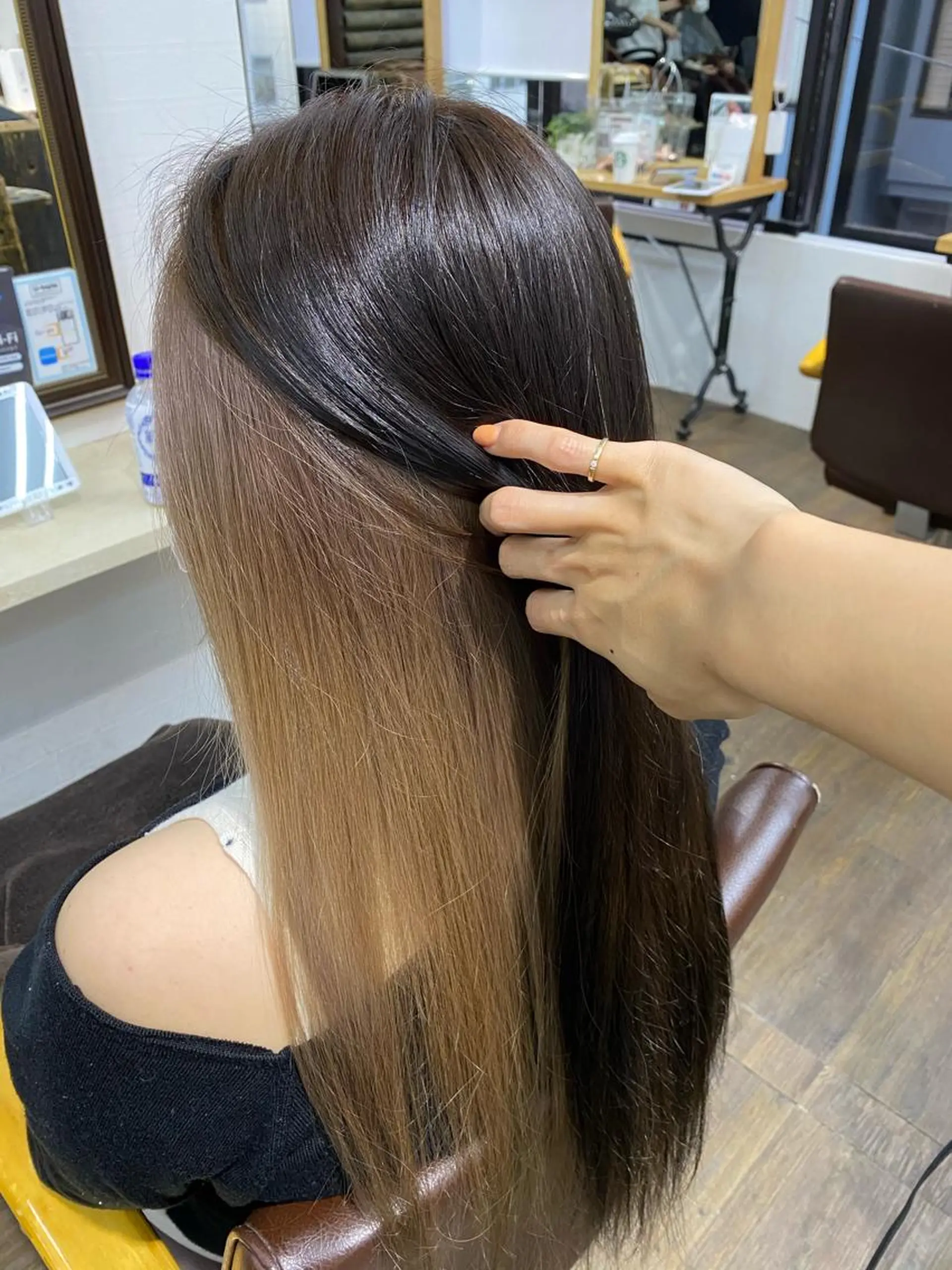 ロング カラー ブリーチ IwAsh大和駅前店所属・IwAsh大和駅前店 河野亜里香のヘアスタイル