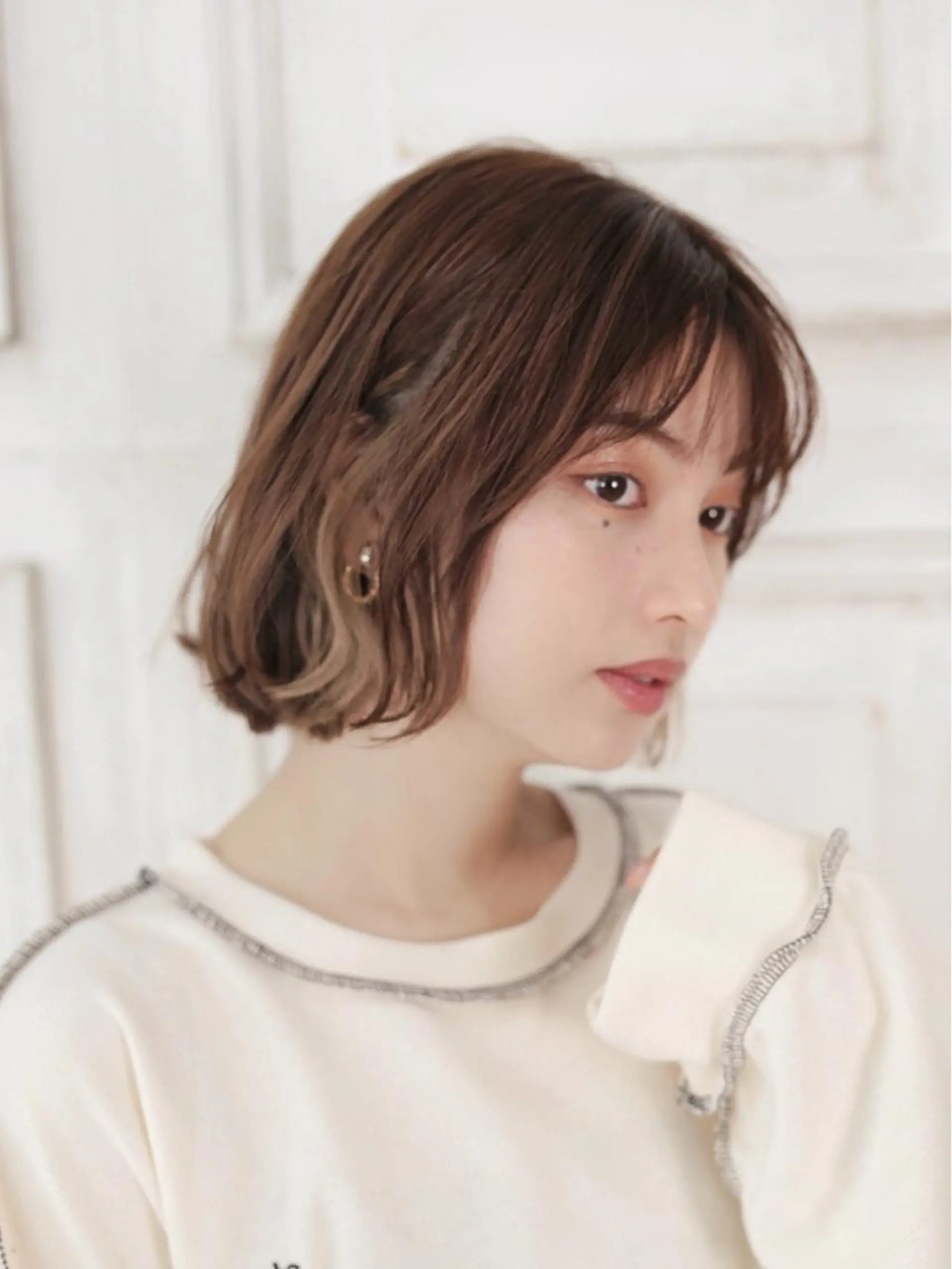 ショート カラー イヤリングカラー グレージュ ボブ 小顔カット hair salon suiw所属・ハイトーンショート 特化‬吉田義隆のヘアスタイル