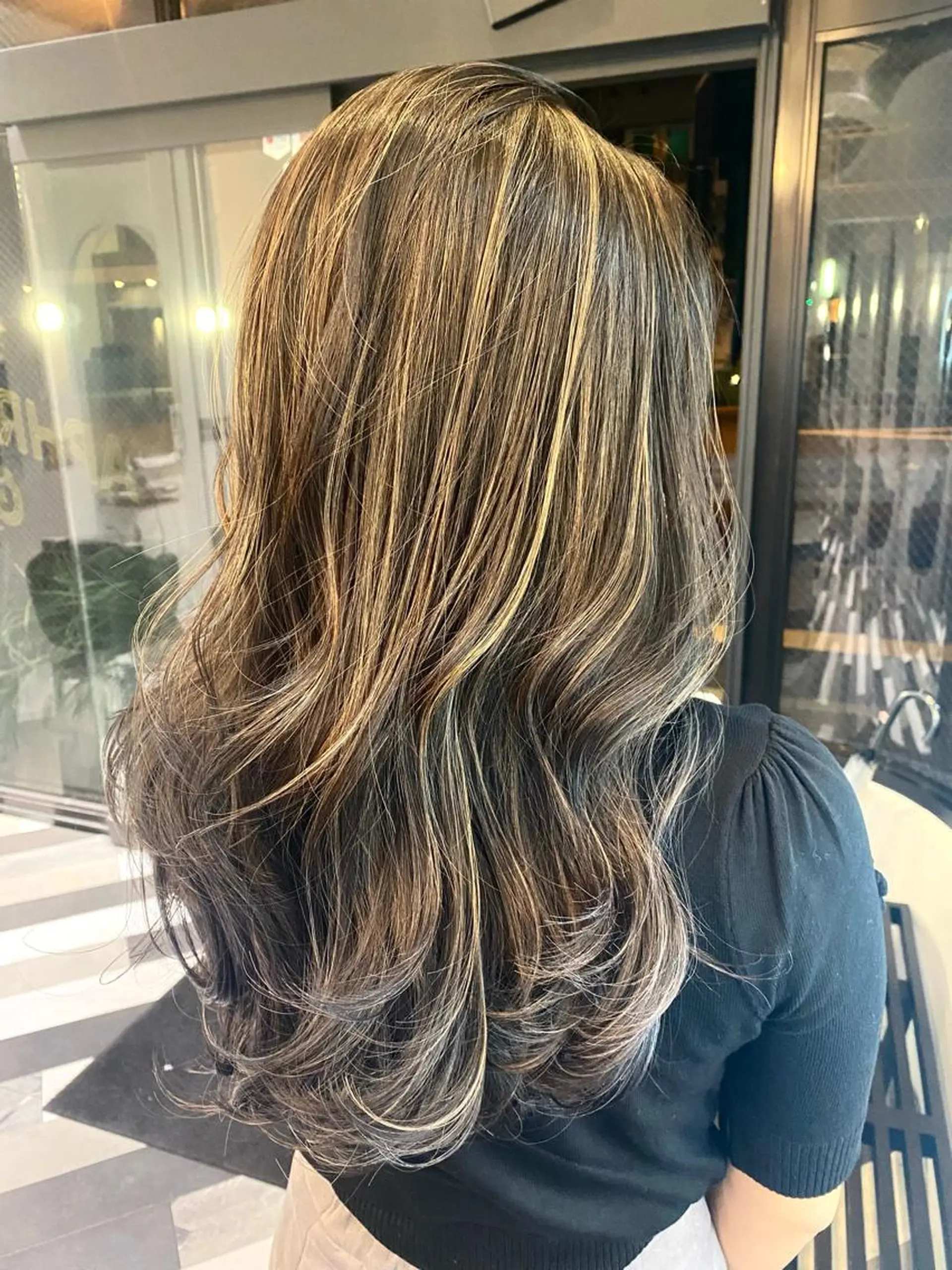 ミディアム APHRODITE マスダのヘアスタイル