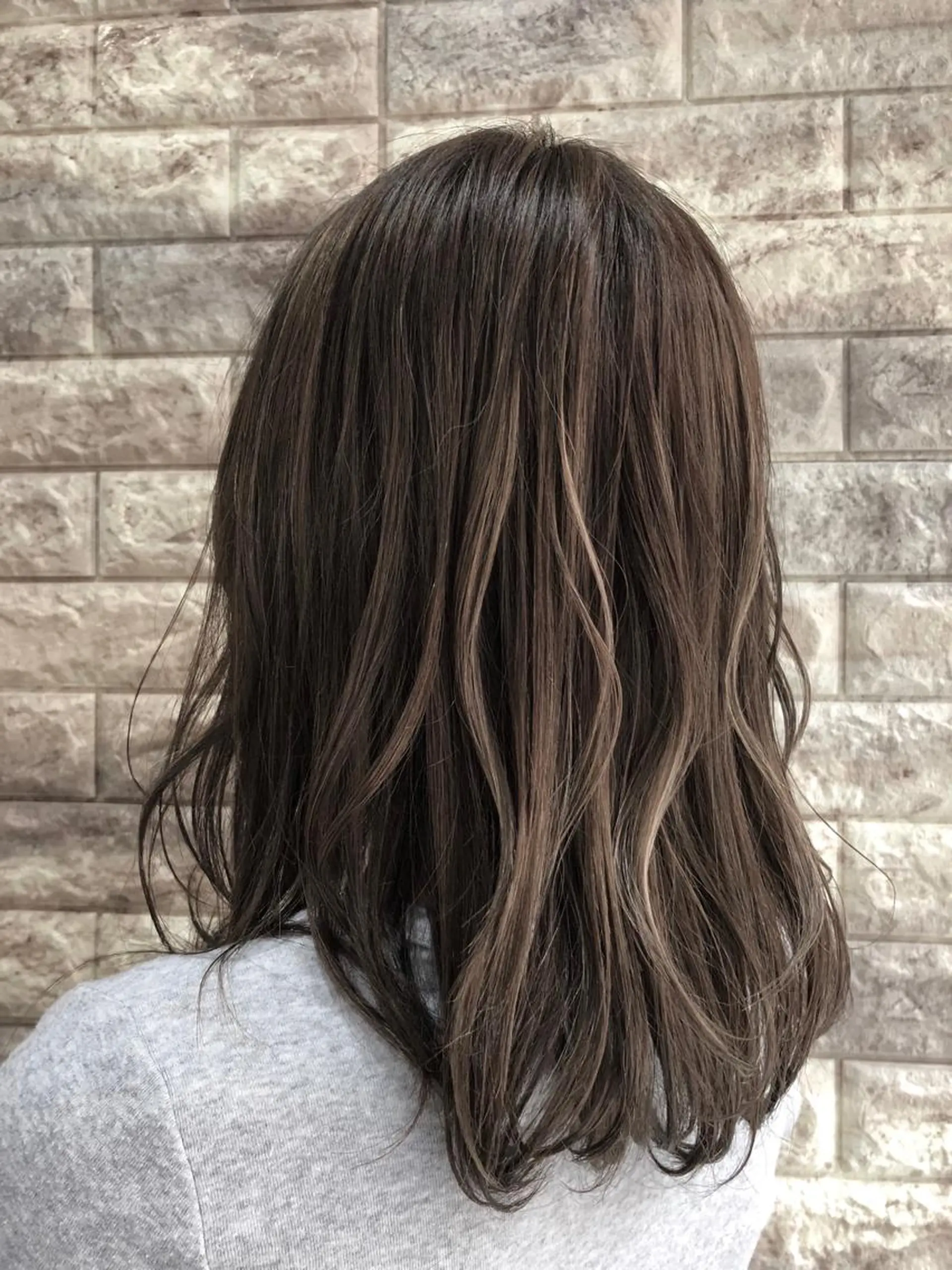 セミロング ハイライト yuki🌼 Hip's decoのヘアスタイル