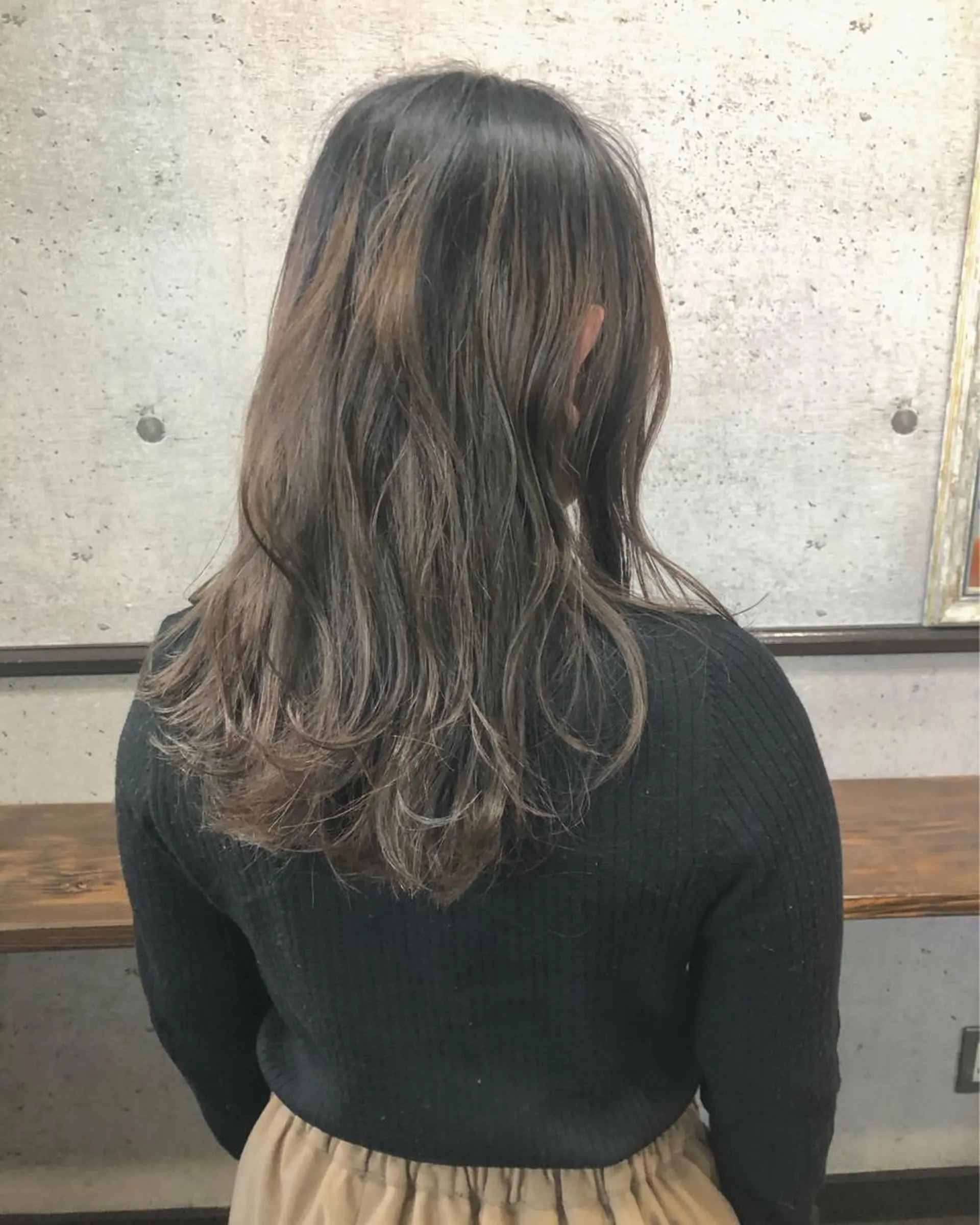 セミロング カラー グラデーションカラー グレージュ パープルカラー パープルグレージュ カット ヘアカラー 縮毛矯正 トリートメント 江原 彩華のヘアスタイル