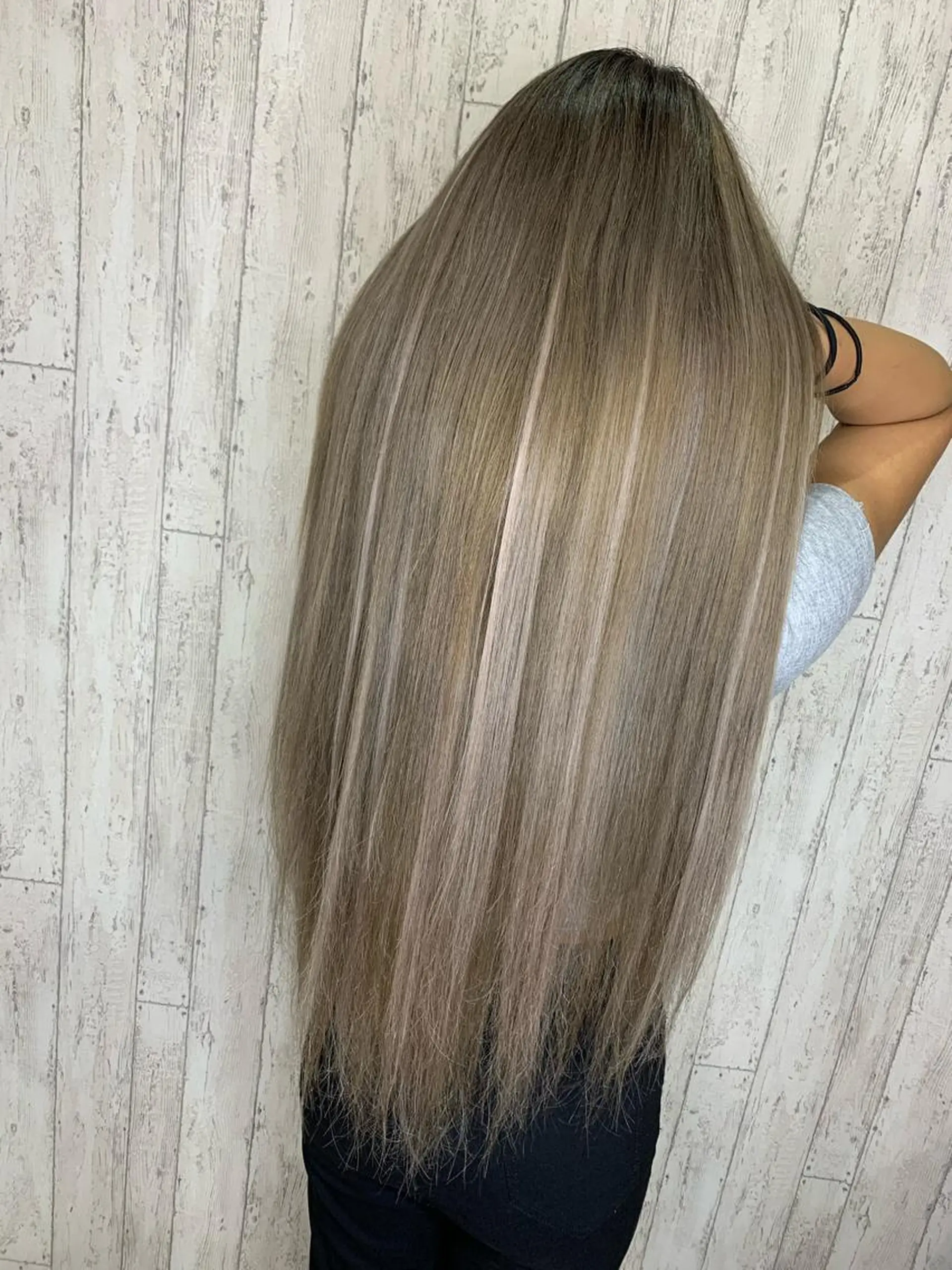 ミディアム 🔥ハイトーンカラー ギャルNAOKI🔥のヘアスタイル