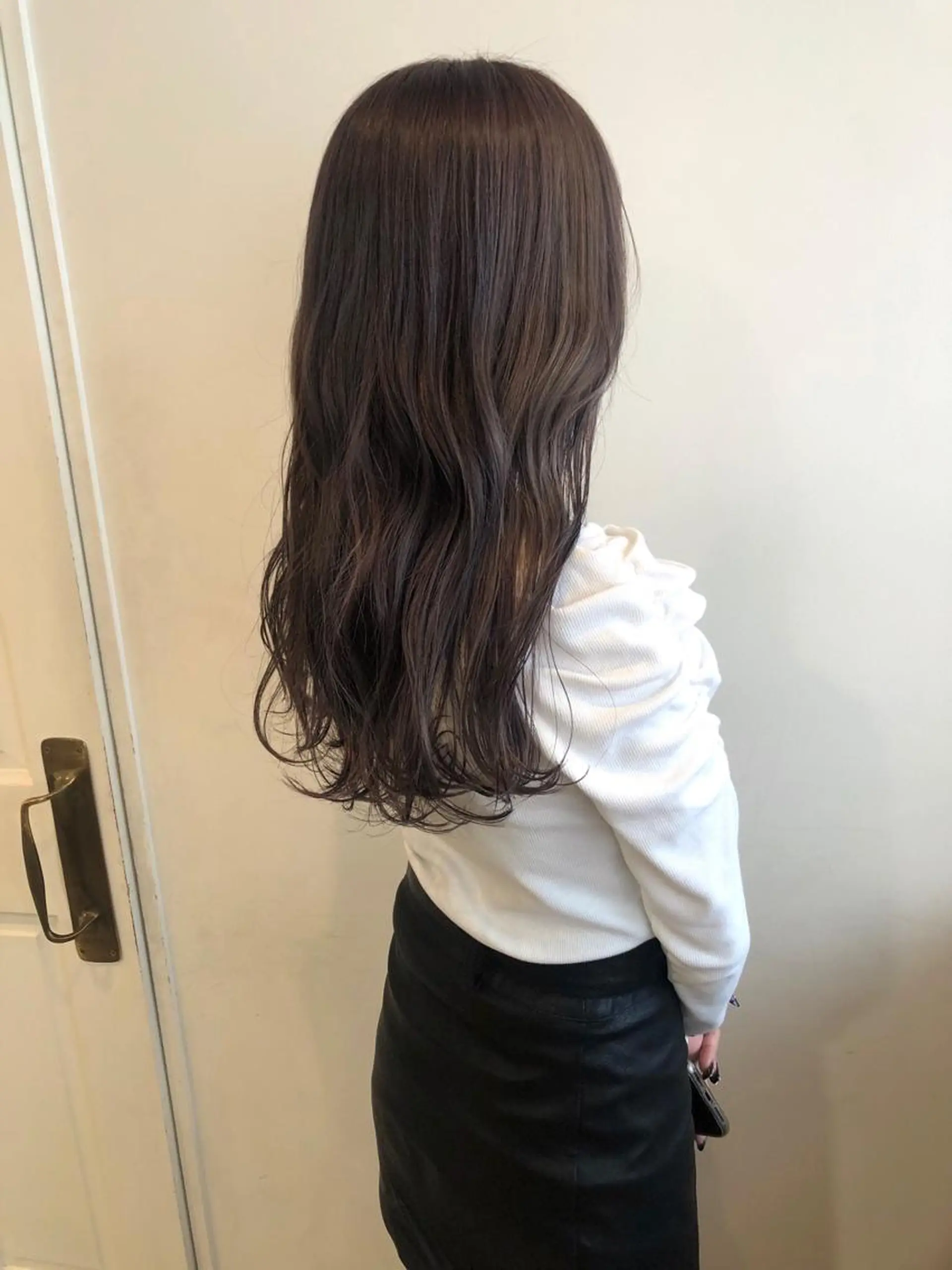 ロング カラー ヘアカラー トリートメント MIOベージュカラー 柔らかいカラーのヘアスタイル