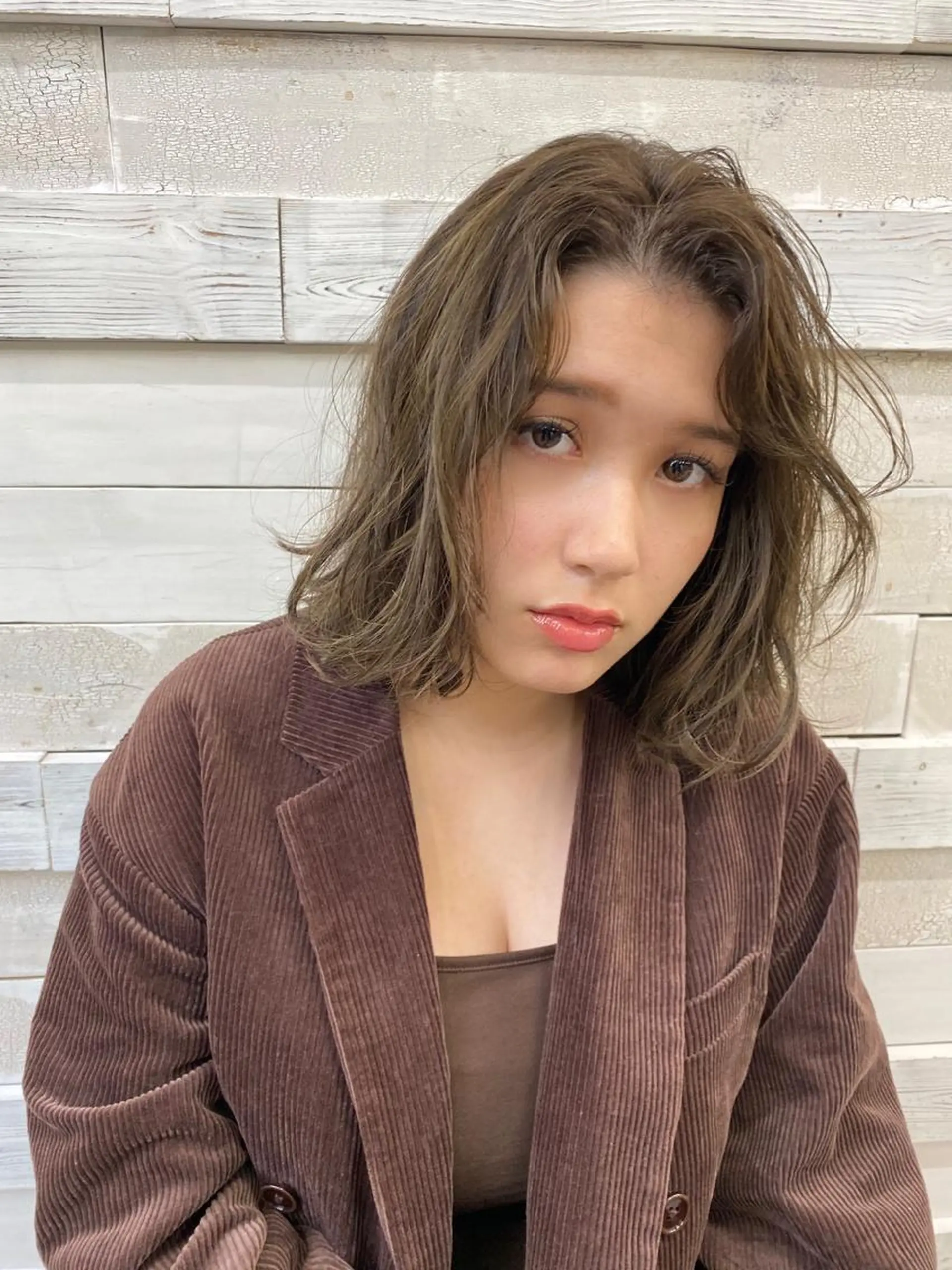 ミディアム カラー カット ヘアカラー エクステ ハイトーン 💭黒崎ハルカのヘアスタイル