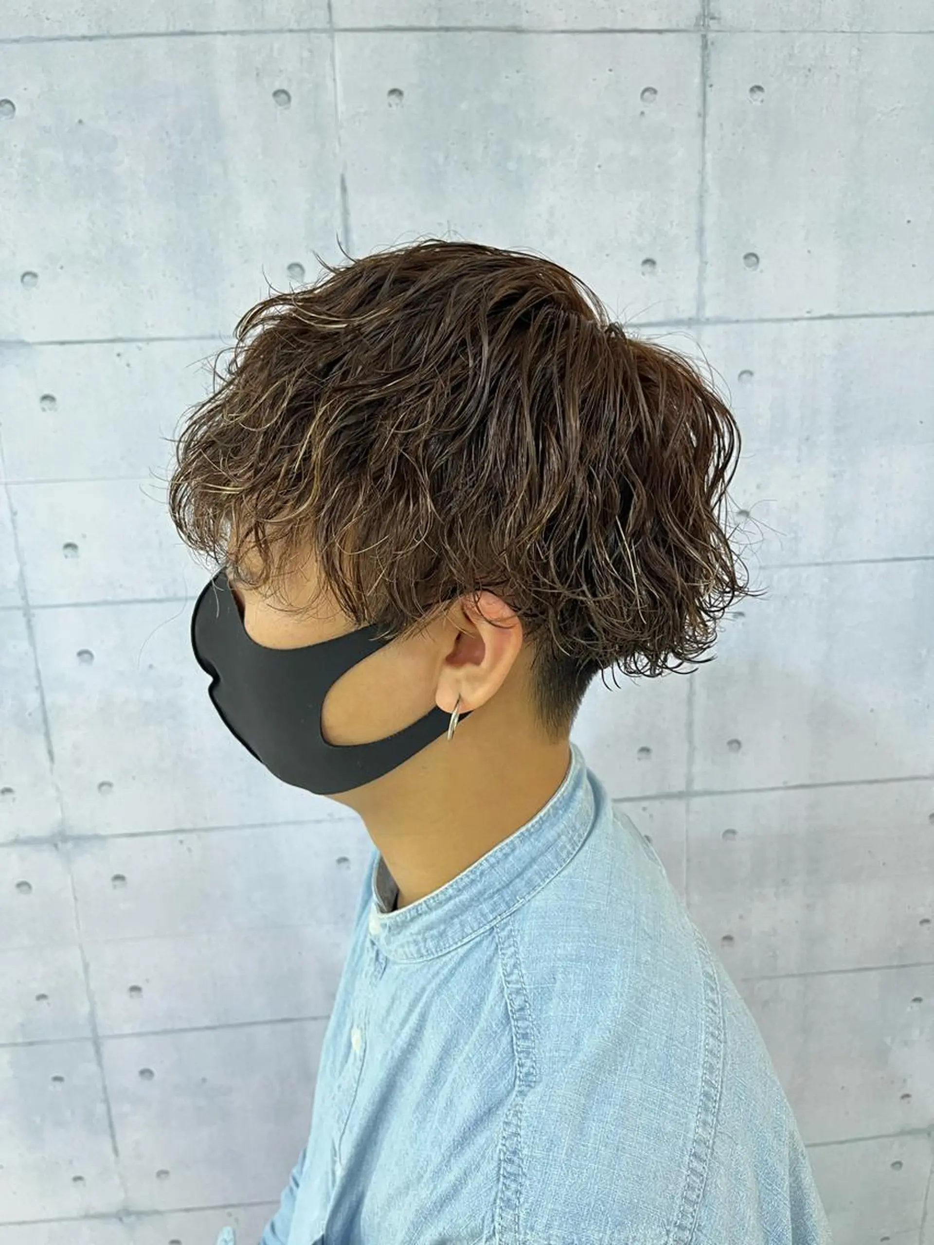 ショート パーマ メンズ メンズパーマ 波巻きパーマ スパイラルパーマ カット パーマ 韓国風メンズ/毛流れ ヘアなら須田龍世のヘアスタイル