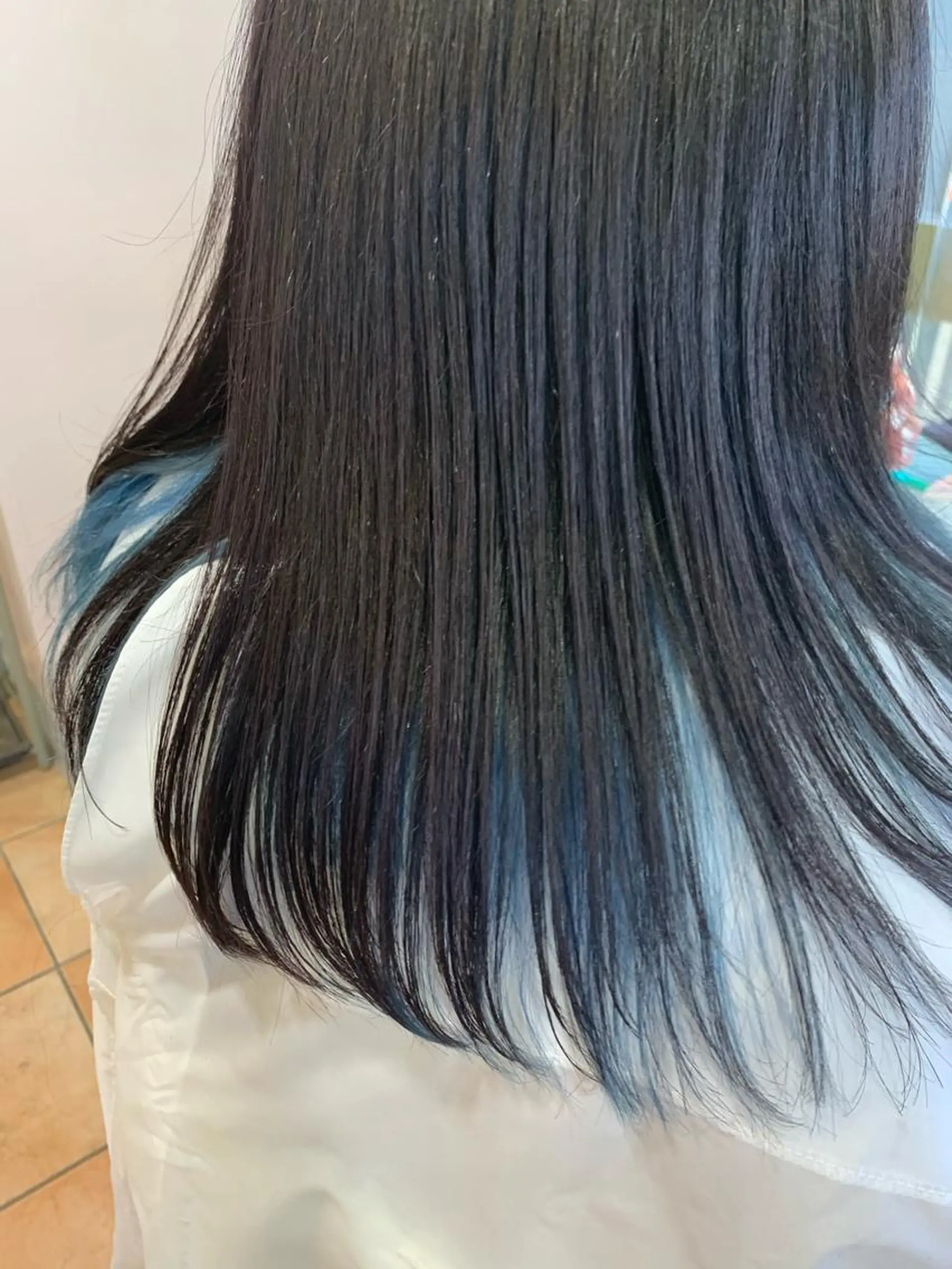 セミロング カラー ブルーカラー mimiiy梅田 中崎町ハイトーンのヘアスタイル