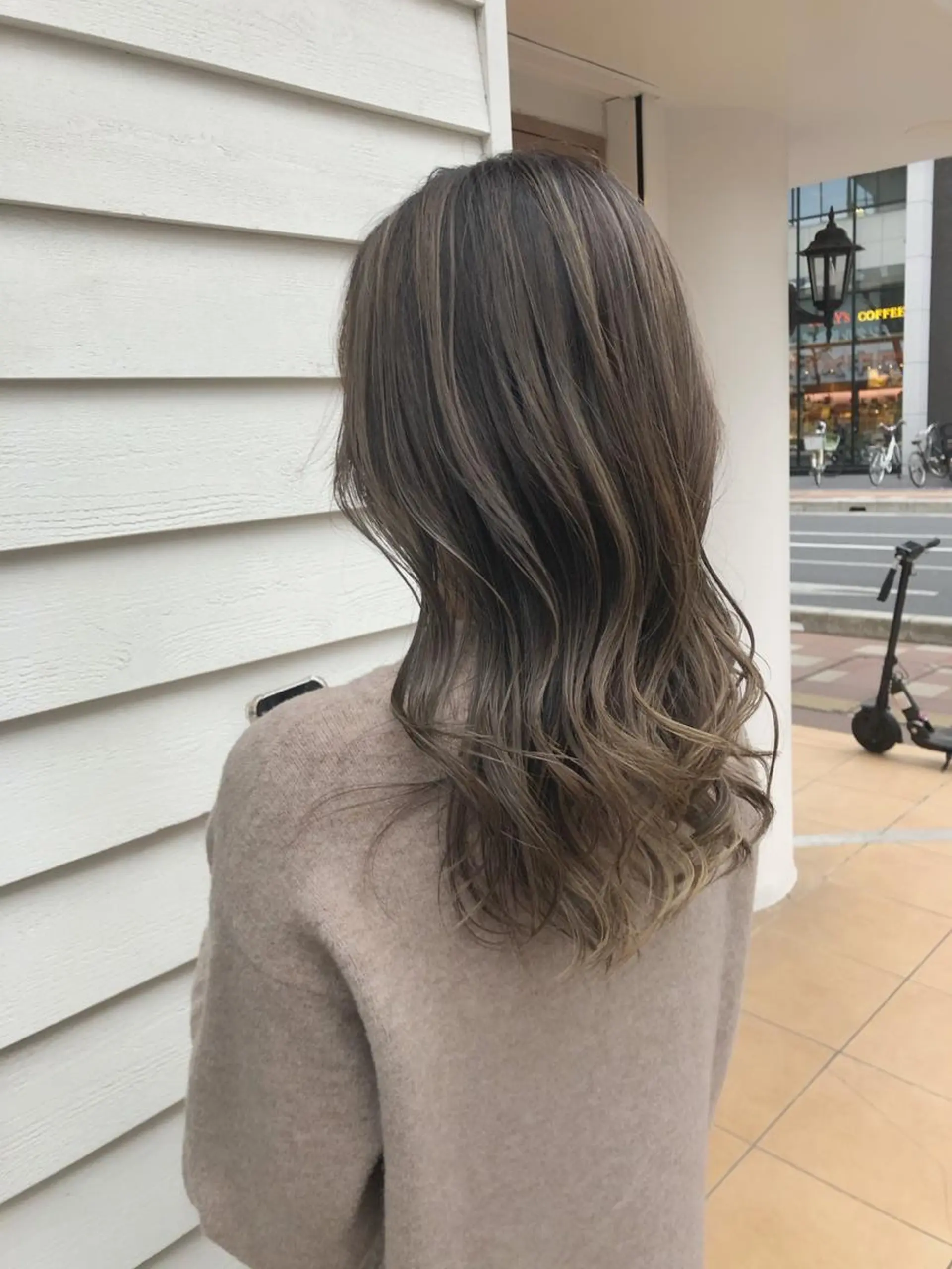 セミロング ハイライト レイヤーカット 山崎 俊介のヘアスタイル