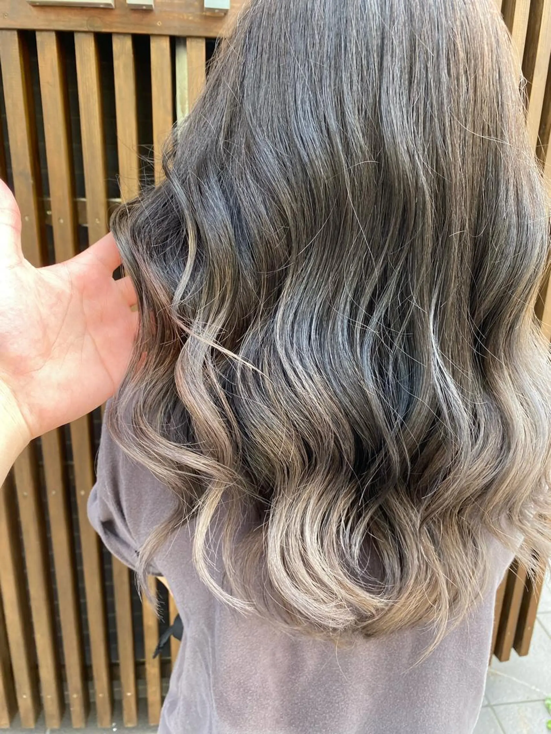 セミロング カラー アッシュ バレイヤージュ ベージュカラー ブリーチ ケアブリーチ 🌈8月末までシャ イン輝きハイトーン✨のヘアスタイル