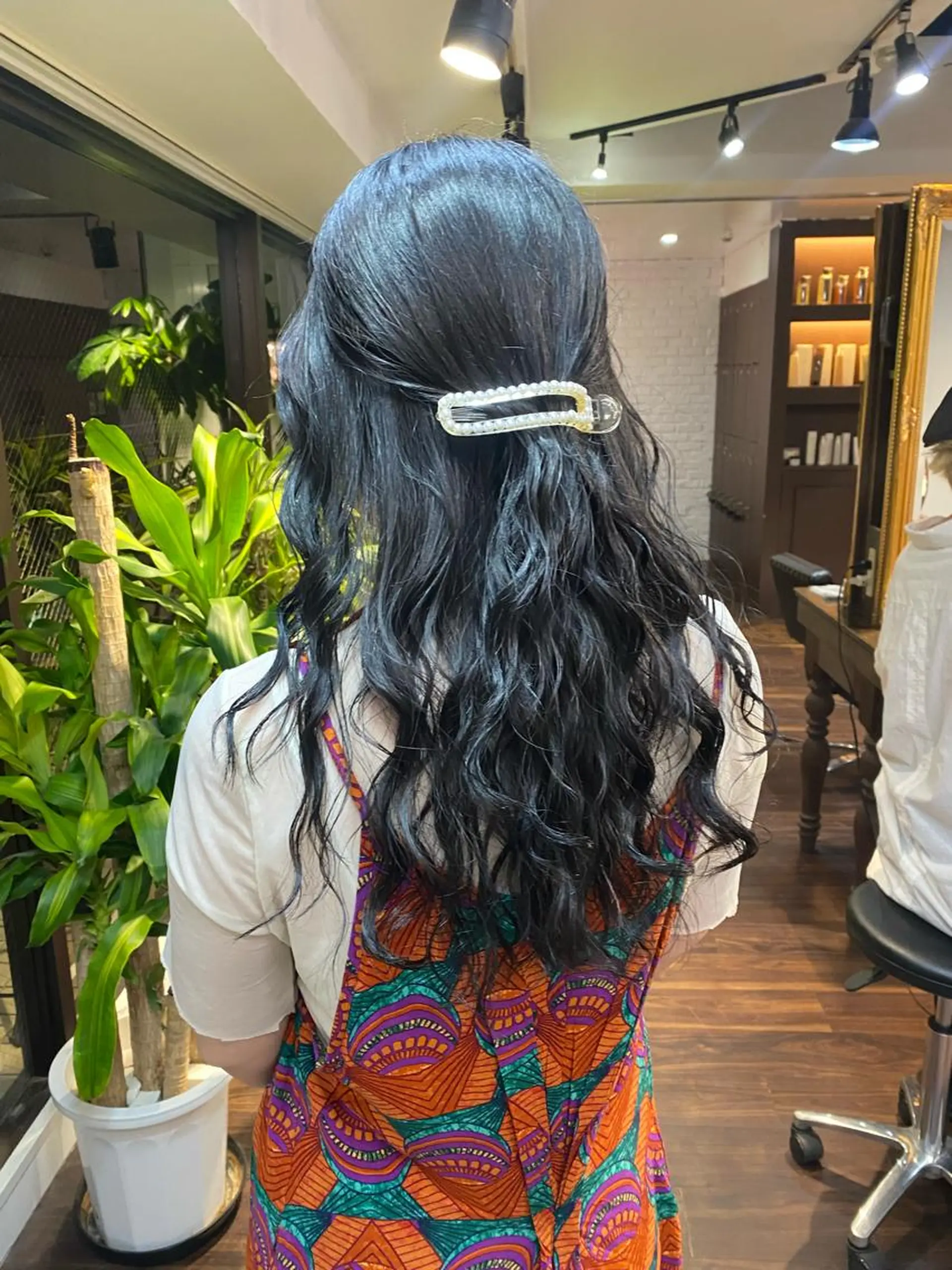 ロング カラー ヘアアレンジ 黒髪 ブルーカラー ブルーブラック 透明感カラー 韓国風ヘア カット ヘアカラー トリートメント 韓国ヘア×髪質 改善🇰🇷シオリのヘアスタイル