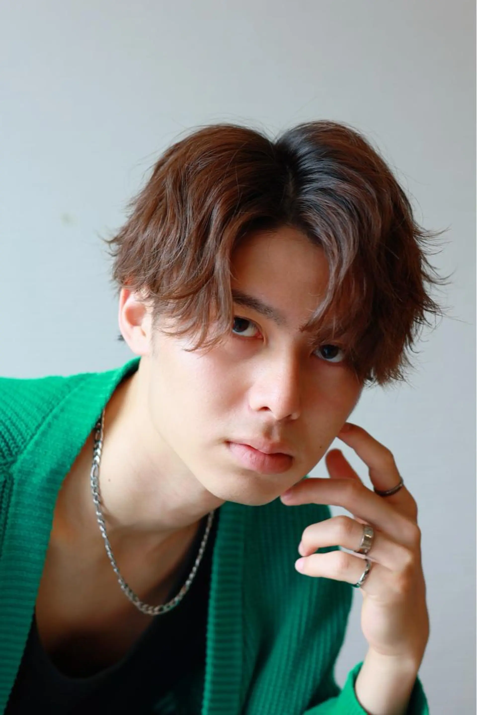 ショート メンズ 波巻きパーマ 尾野 雅斗のヘアスタイル