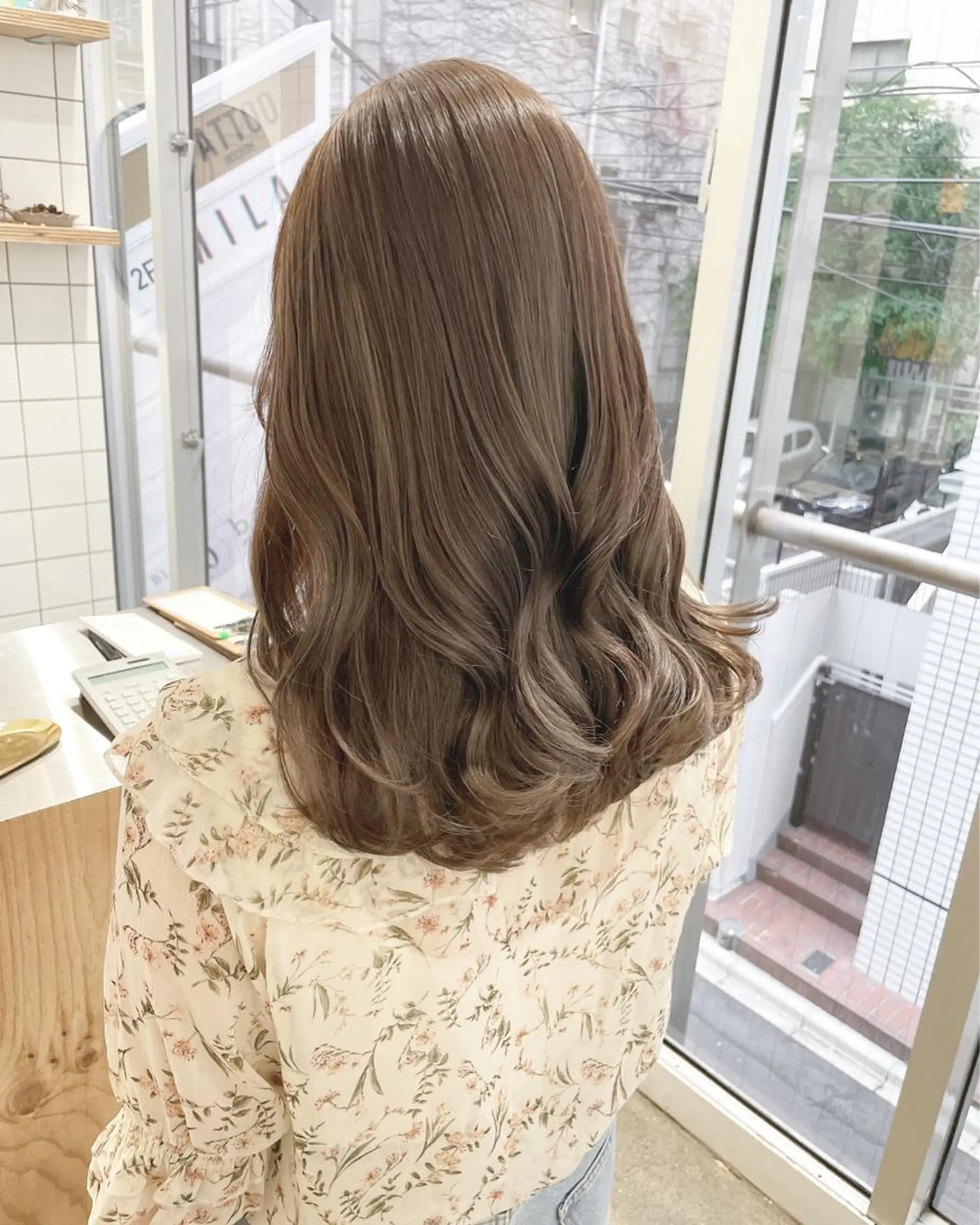 セミロング カラー ベージュカラー ブリーチ ハイライトカラー ブリーチなしカラー ハイライト 🪞♡韓国風スタイル MISATO🪞♡のヘアスタイル
