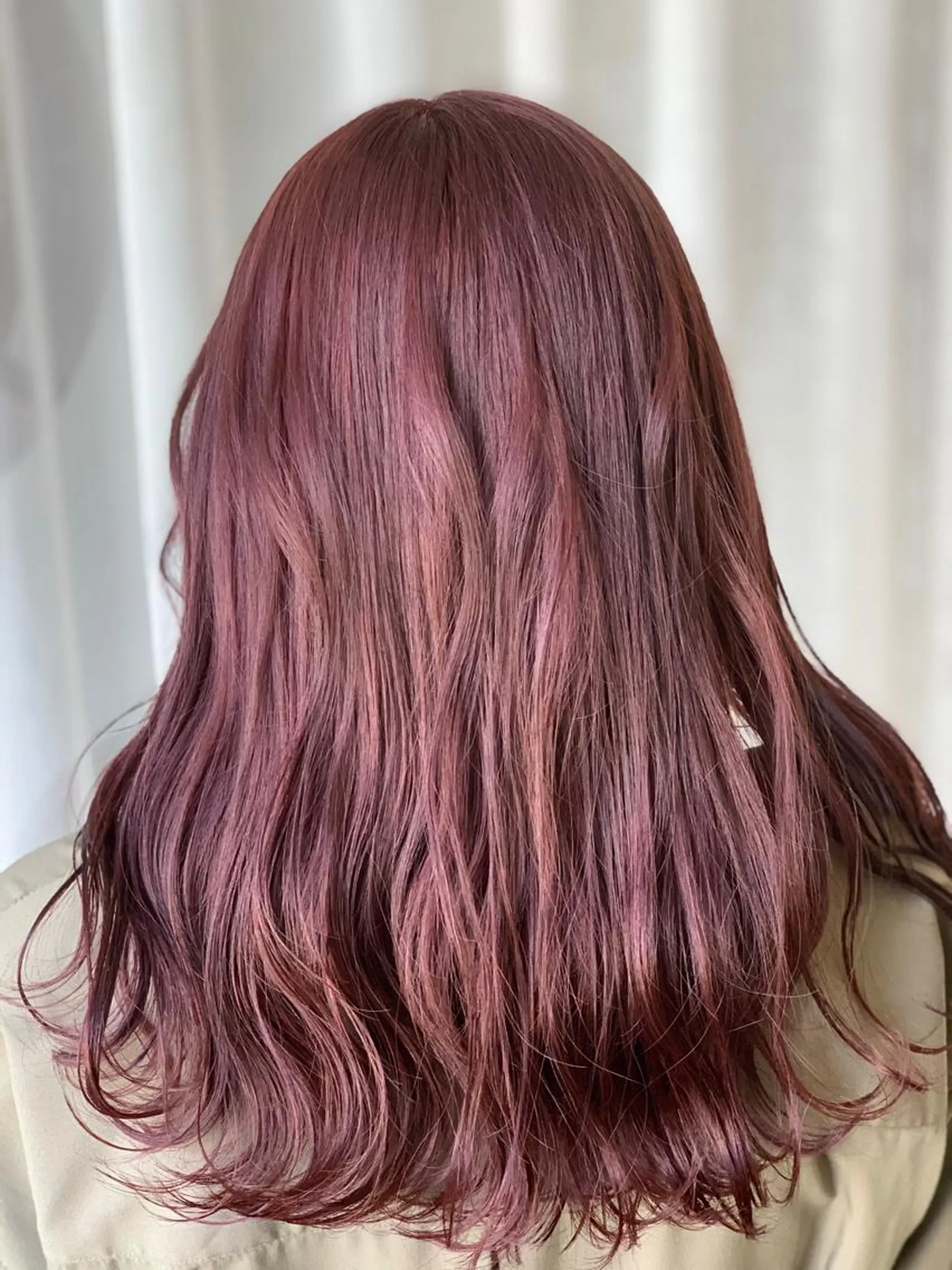 セミロング カラー カシス ピンクカラー LUXBE LUCE那覇イオン店所属・LUXBE LUCEのヘアスタイル