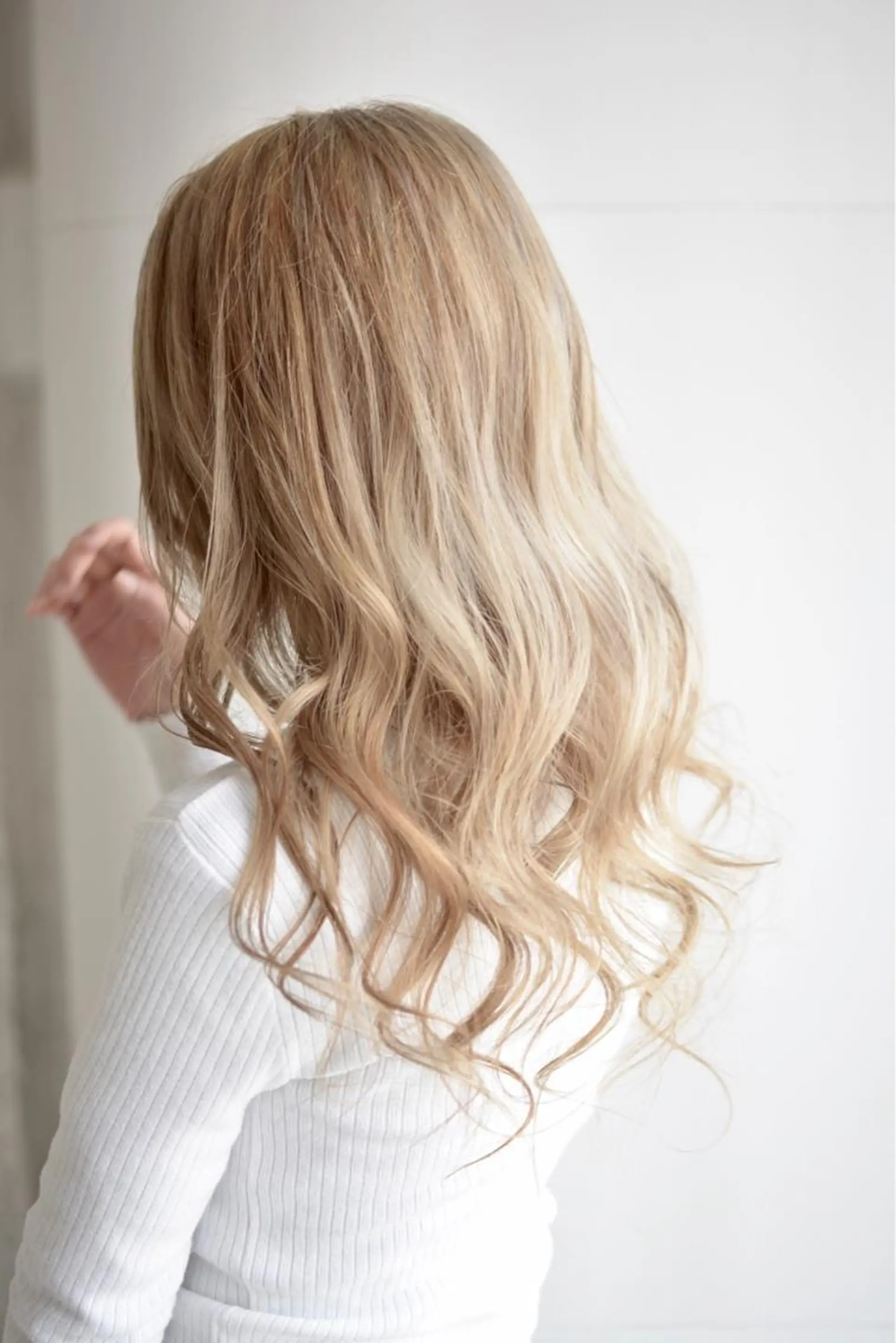 セミロング 外国人風カラー ハイライト レイヤーカット ヘアカラー トリートメント 小澤大輔 YOLO hairのヘアスタイル