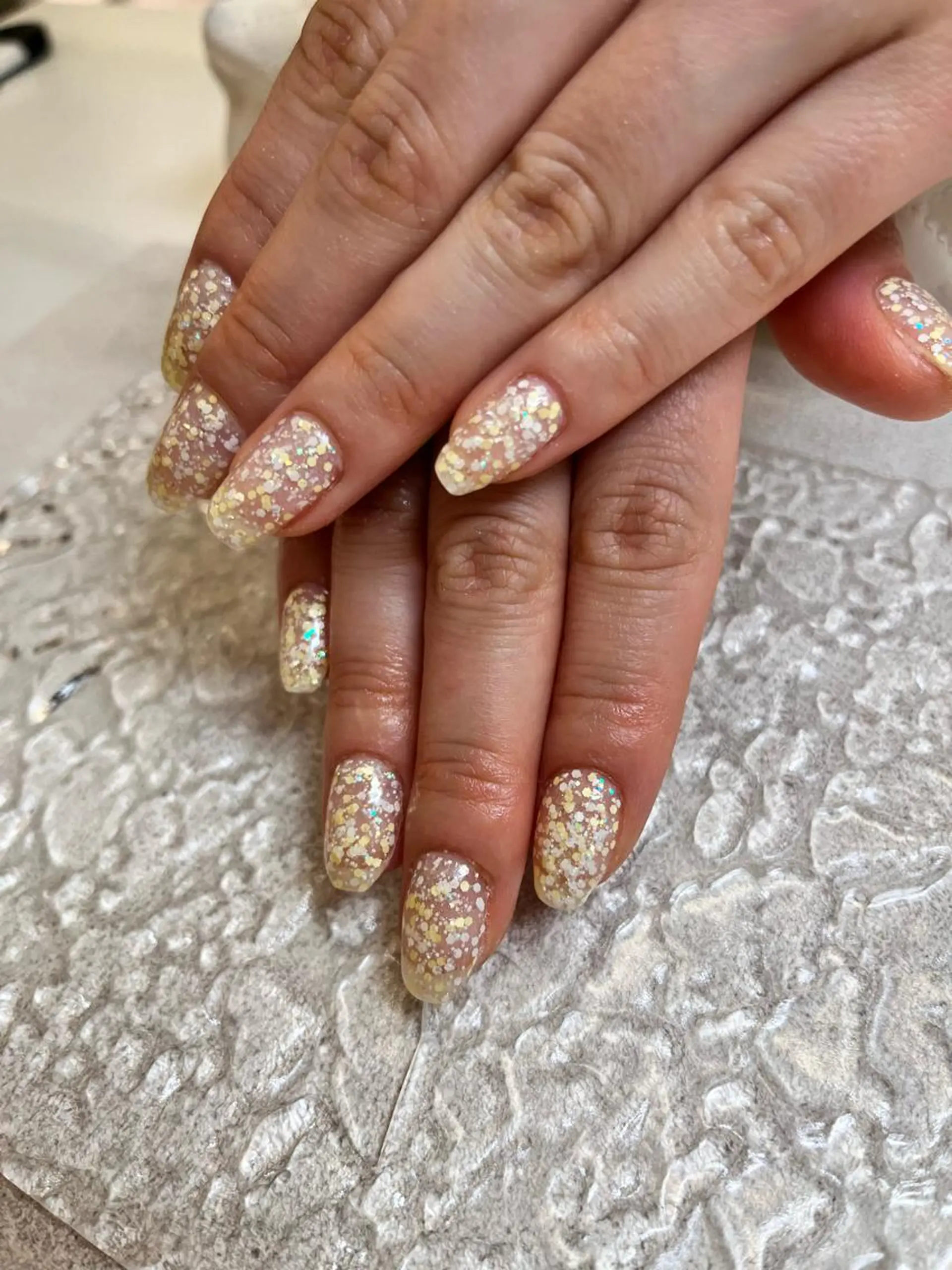 ネイル ワンカラーネイル 黄色 ネイルサロンエーナイン平岸店所属・齋藤 英理のネイルデザイン