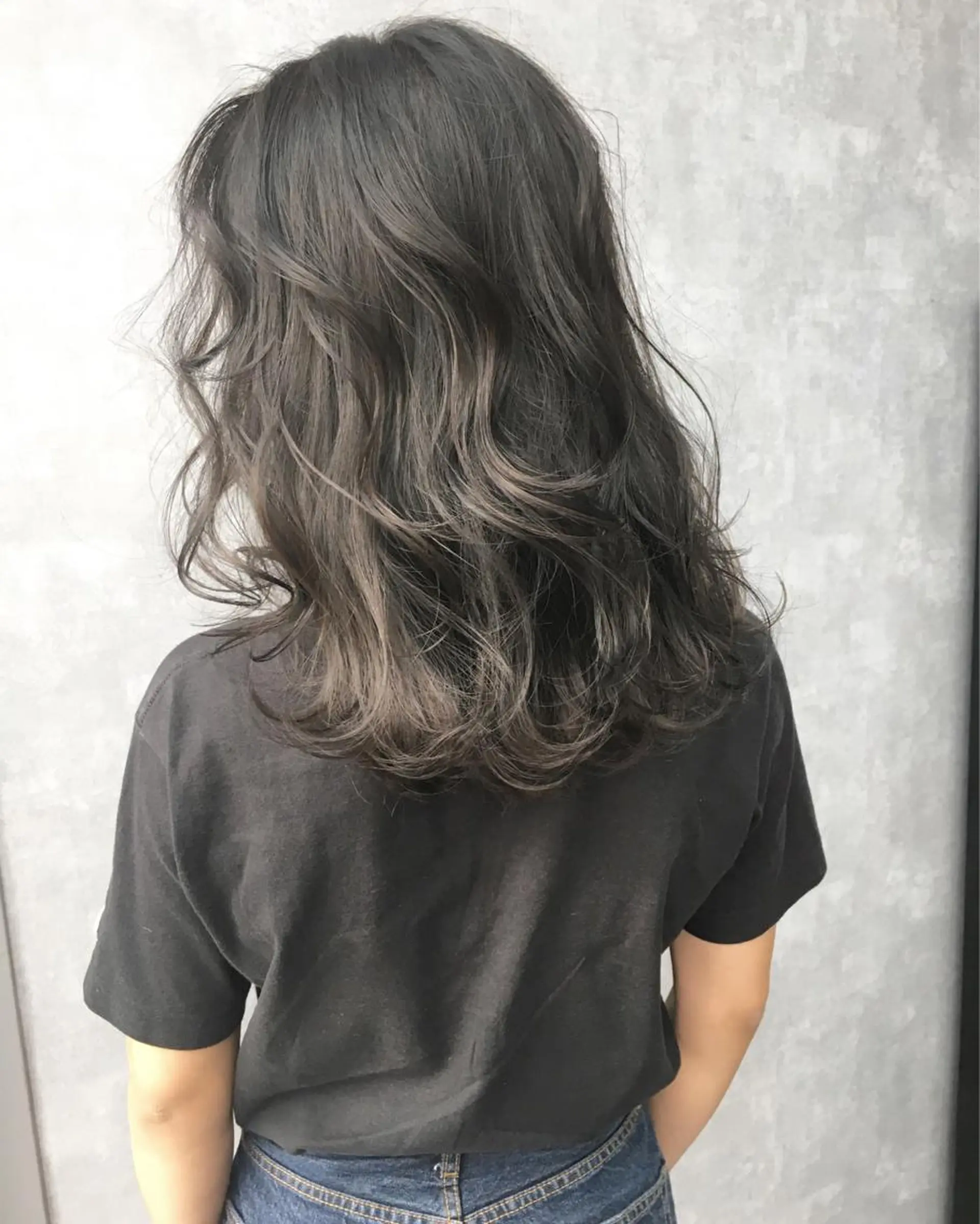 セミロング カラー ダークグレー レイヤーカット BLend 渋谷のヘアスタイル