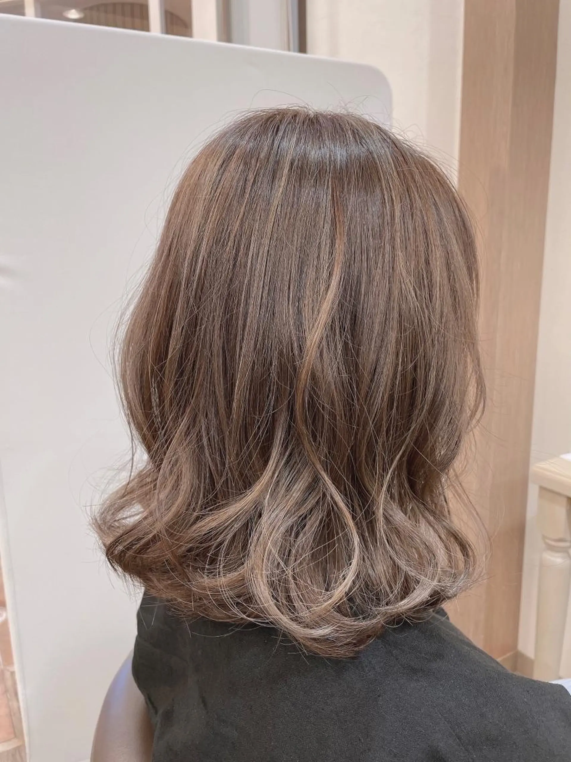 ミディアム カラー グレージュ ハイライトカラー イルミナカラー ハイライト ヘアカラー 尚平 40代からの 髪質改善専門のその他イメージ