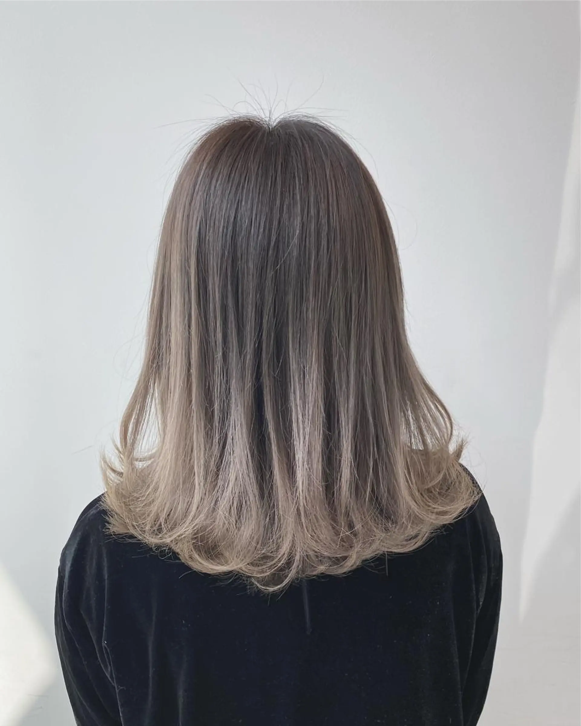 セミロング カラー ベージュカラー ホワイトベージュ momo所属・メンズヘアメイク 🩵Mayuki🩵のヘアスタイル