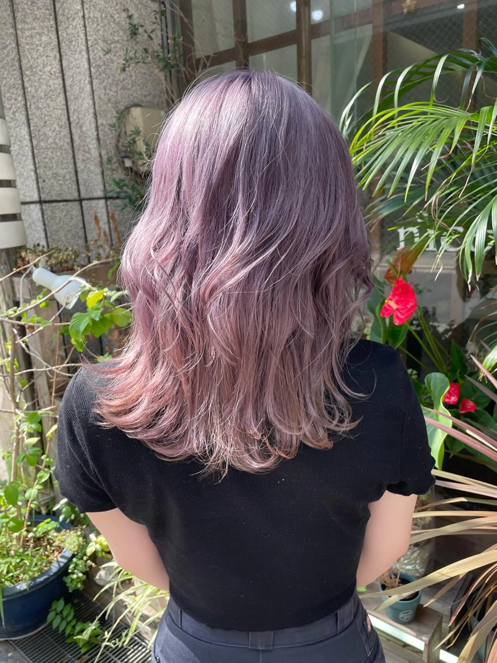 ロング ピンクラベンダー ヘアカラー トリートメント 安田 蓮のヘアスタイル