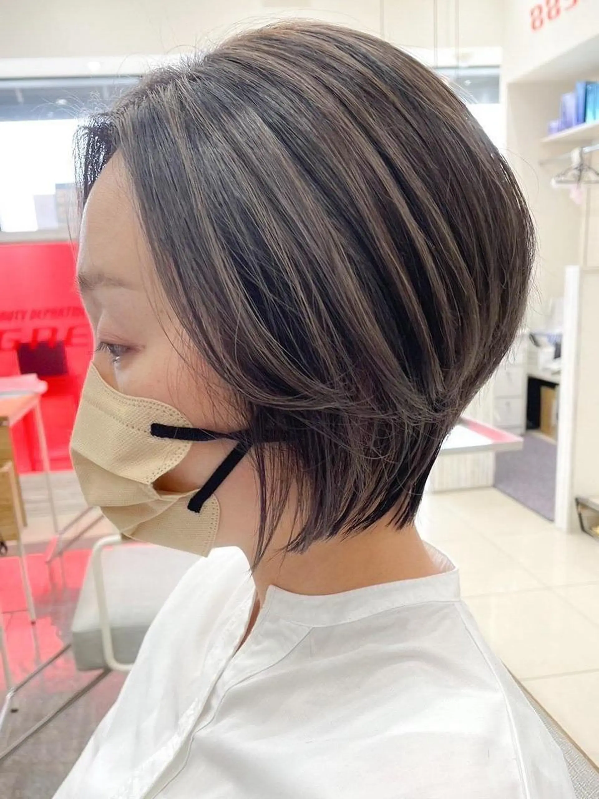 ショート カラー ブリーチ ハイライトカラー ハイライト レイヤーカット ショートヘア ヘアケアサロン MAIN[メイン]のヘアスタイル