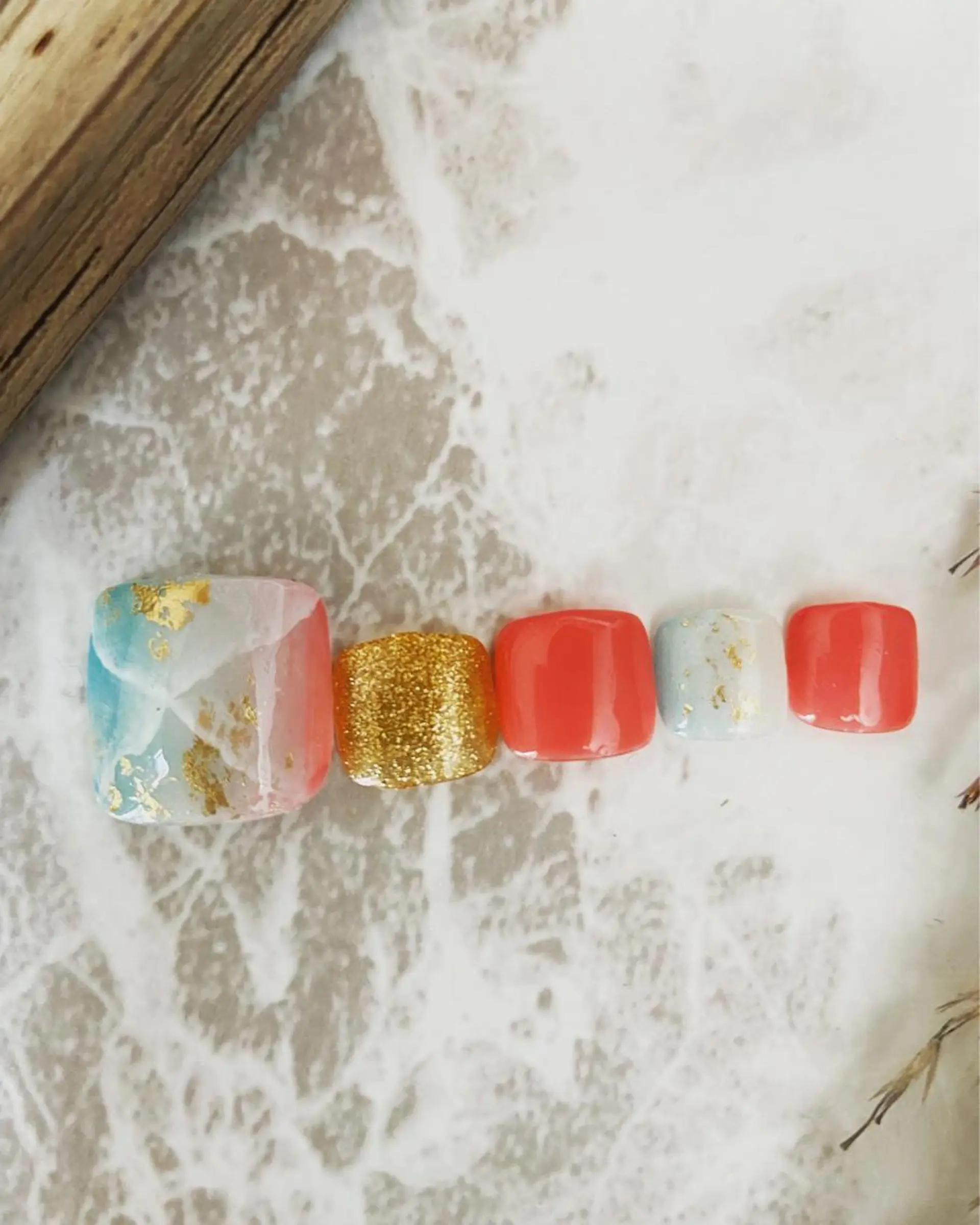 ミディアム ネイル フットネイル ゴールド 水色 大理石ネイル(マーブル) オレンジ ネイルサロン ステラのネイルデザイン