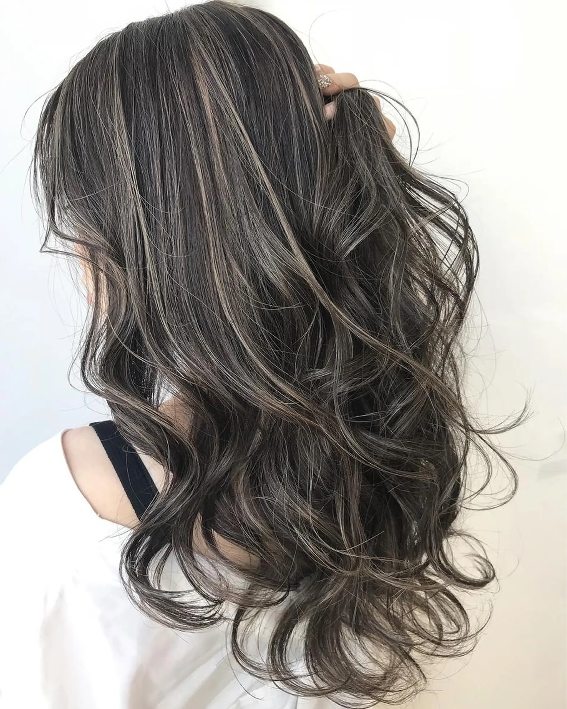 ロング カラー ヘアアレンジ ネイル マツエク・マツパ グレージュ ハイライトカラー ハイライト 髪質改善land千葉所属・阿部 圭悟のヘアスタイル