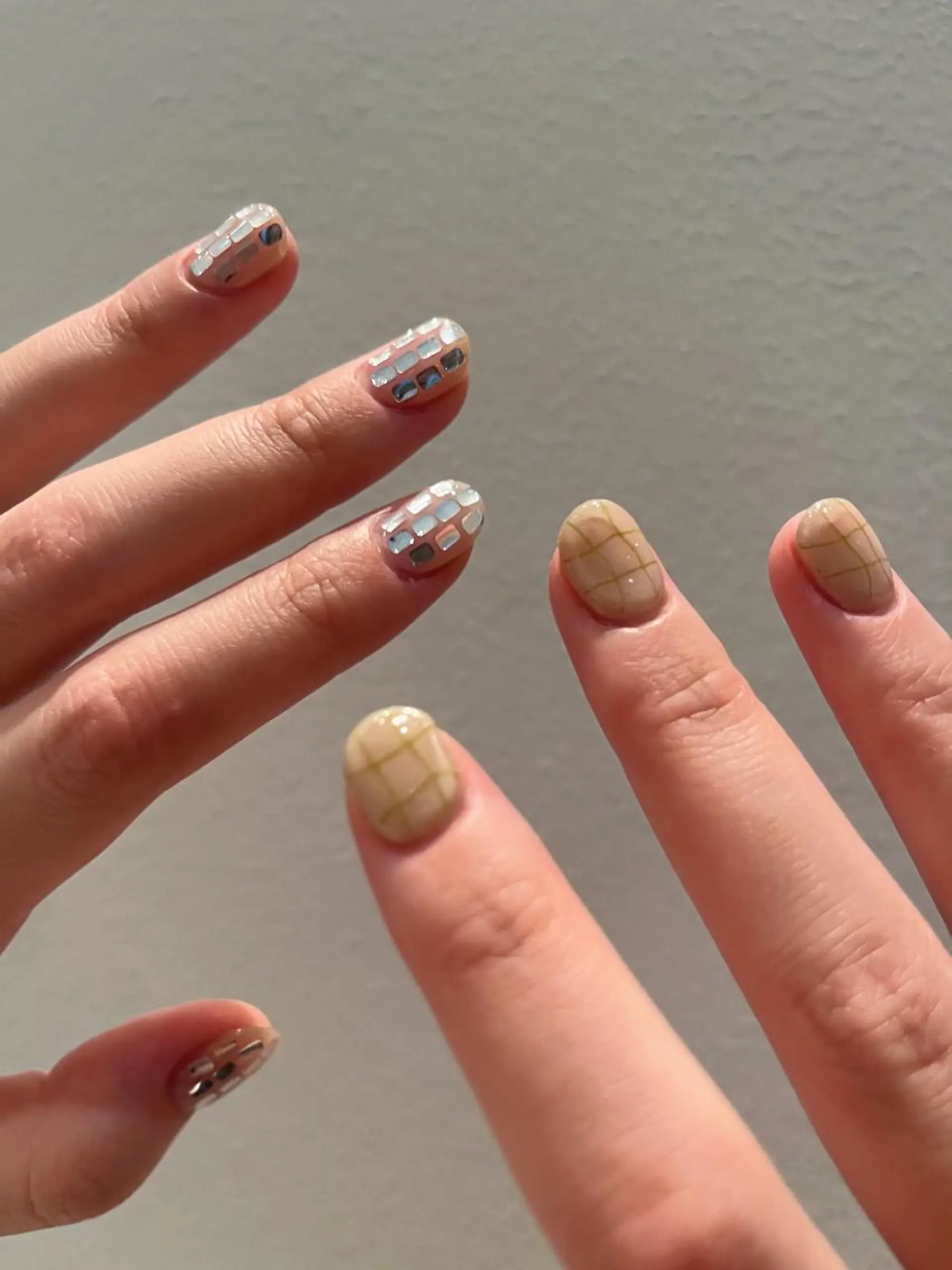 ネイル ハンドネイル une／YUKINA 🫧大人nuanceのネイルデザイン