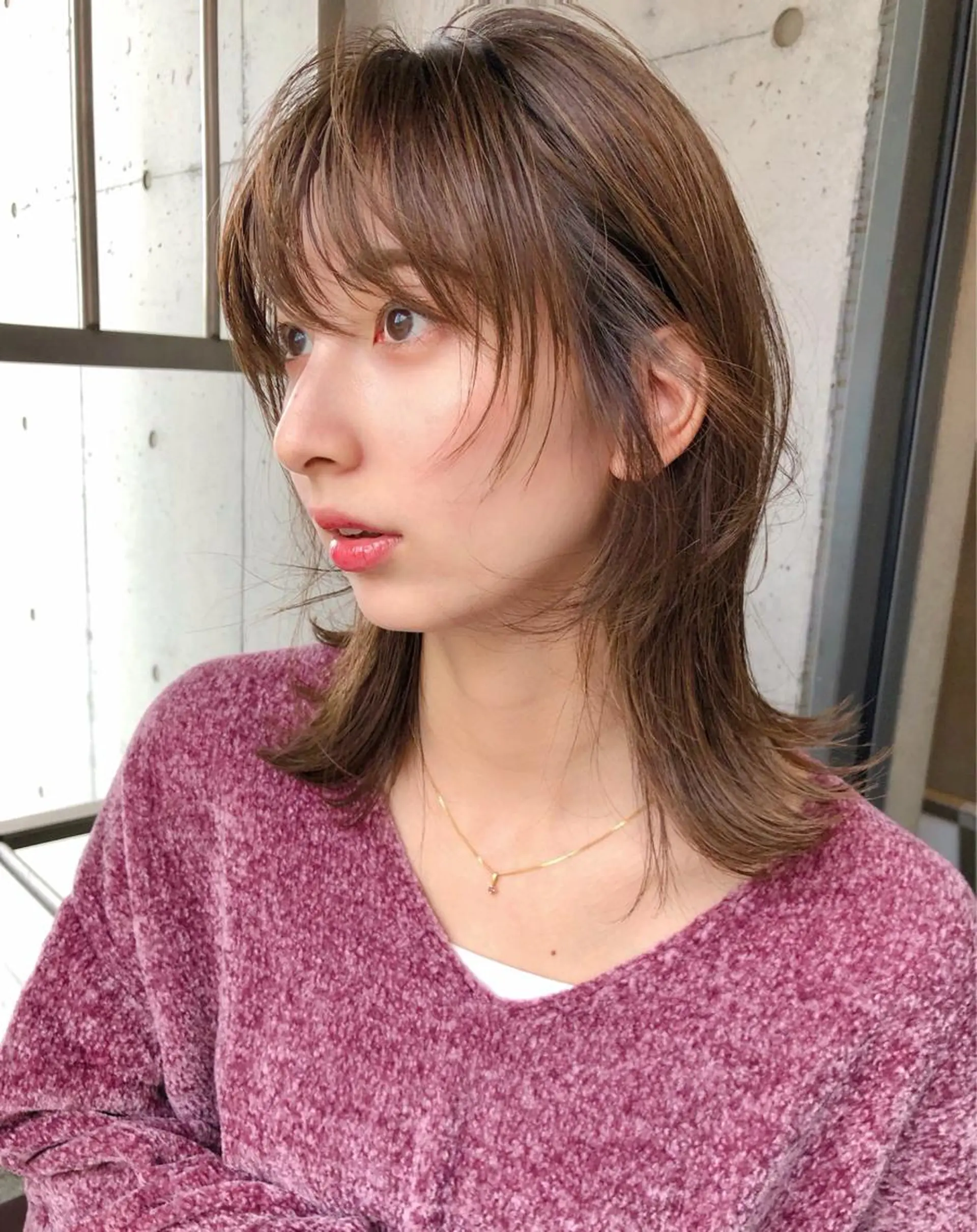 ミディアム カラー 顔周りカット カット ヘアカラー トリートメント トレンドヘア🌿 chinariのヘアスタイル