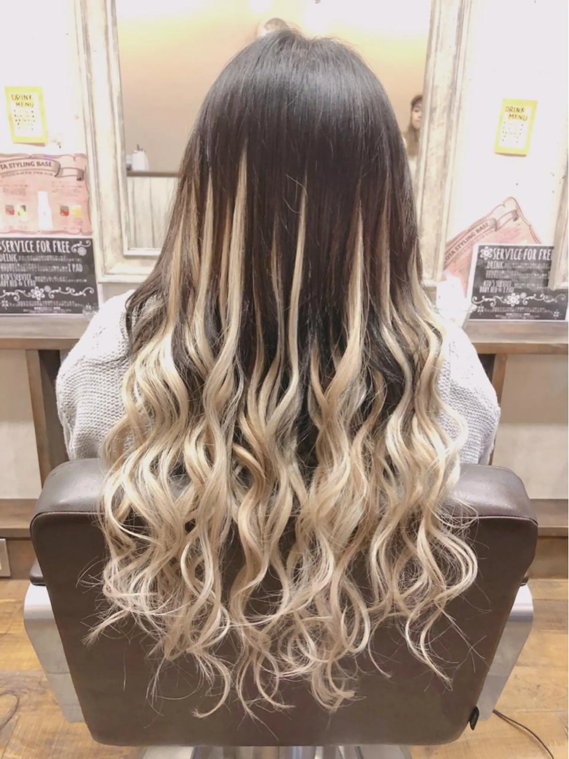 ロング GRANDE アオキのヘアスタイル