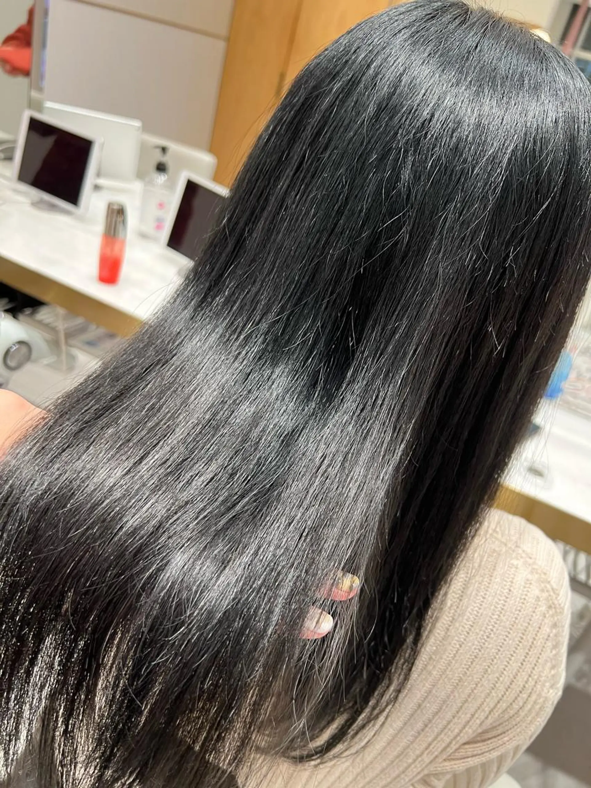 カラー 黒髪 ブルーカラー ブルーブラック 透明感カラー/レイヤ ーhinata.のヘアスタイル