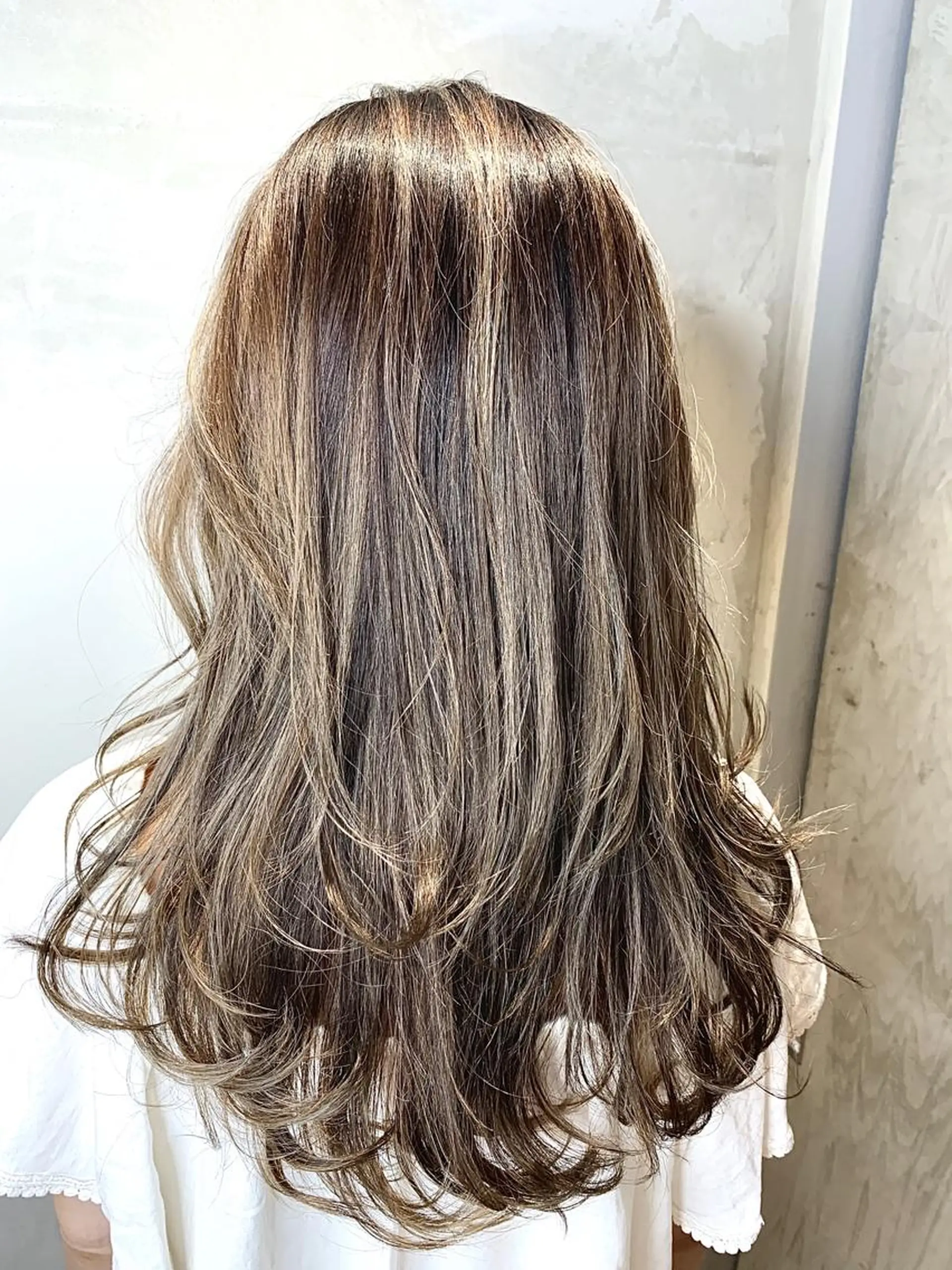 ロング ハイライト レイヤーカット 佐藤/本物志向の 髪質改善サロンのヘアスタイル