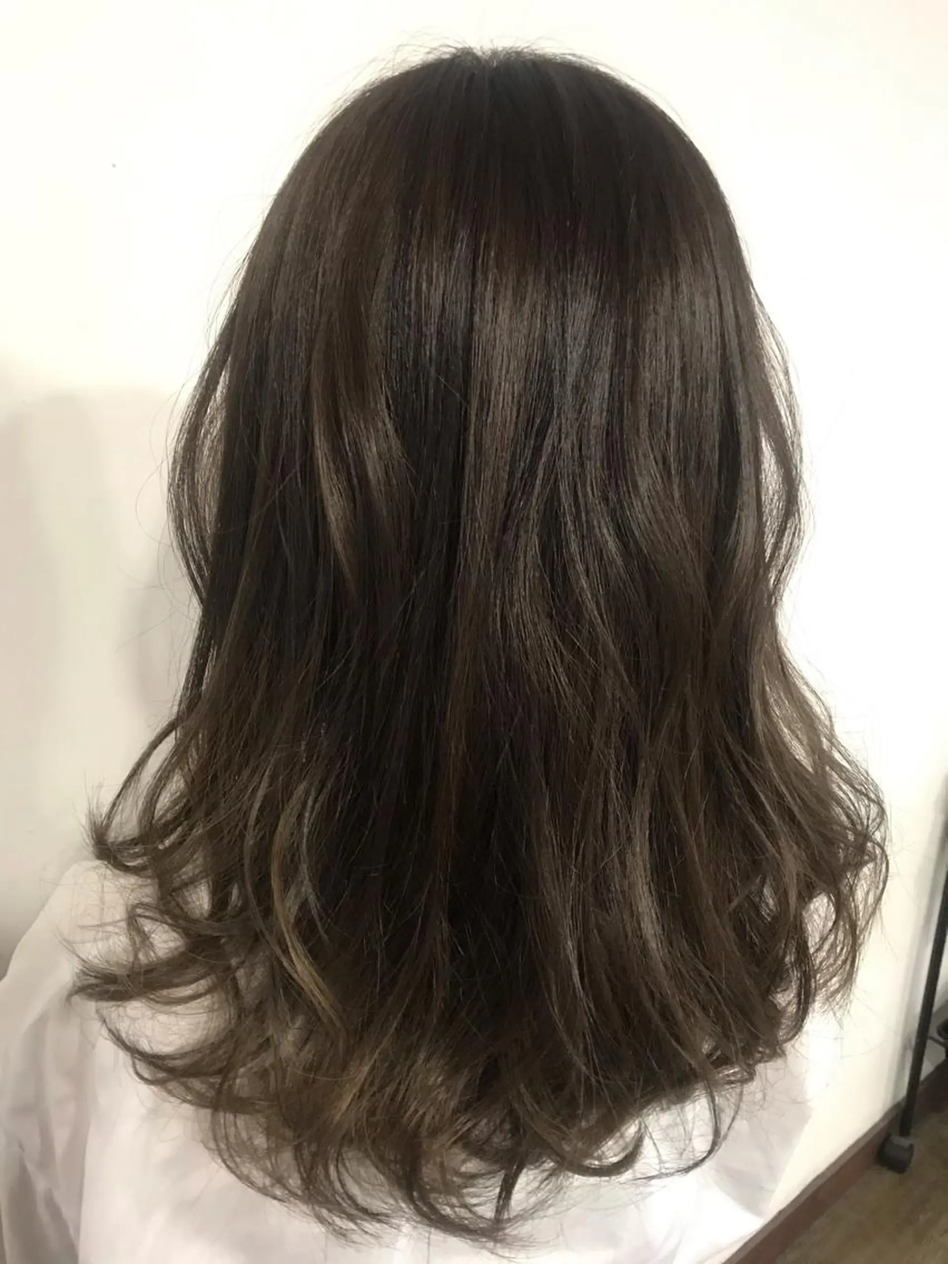 ミディアム カラー グレージュ ハイライトカラー ハイライト 髪質改善TR 透明感カラーHanaのヘアスタイル