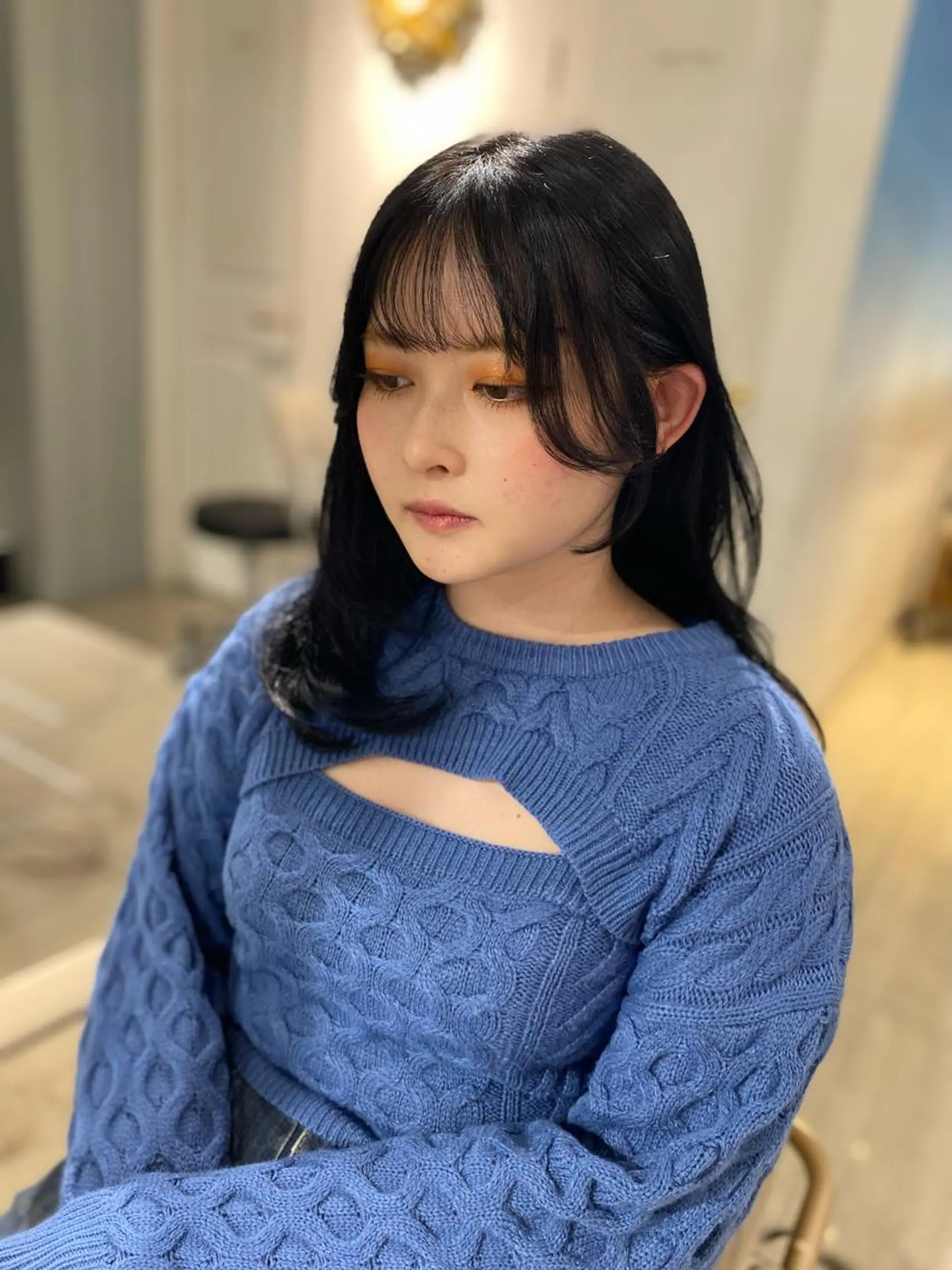 セミロング カラー 黒髪 ブルーカラー ブルーブラック くびれヘア ハイレイヤー カット ヘアカラー トリートメント 韓国風レイヤーカット 💎髪質改善"yuiのヘアスタイル