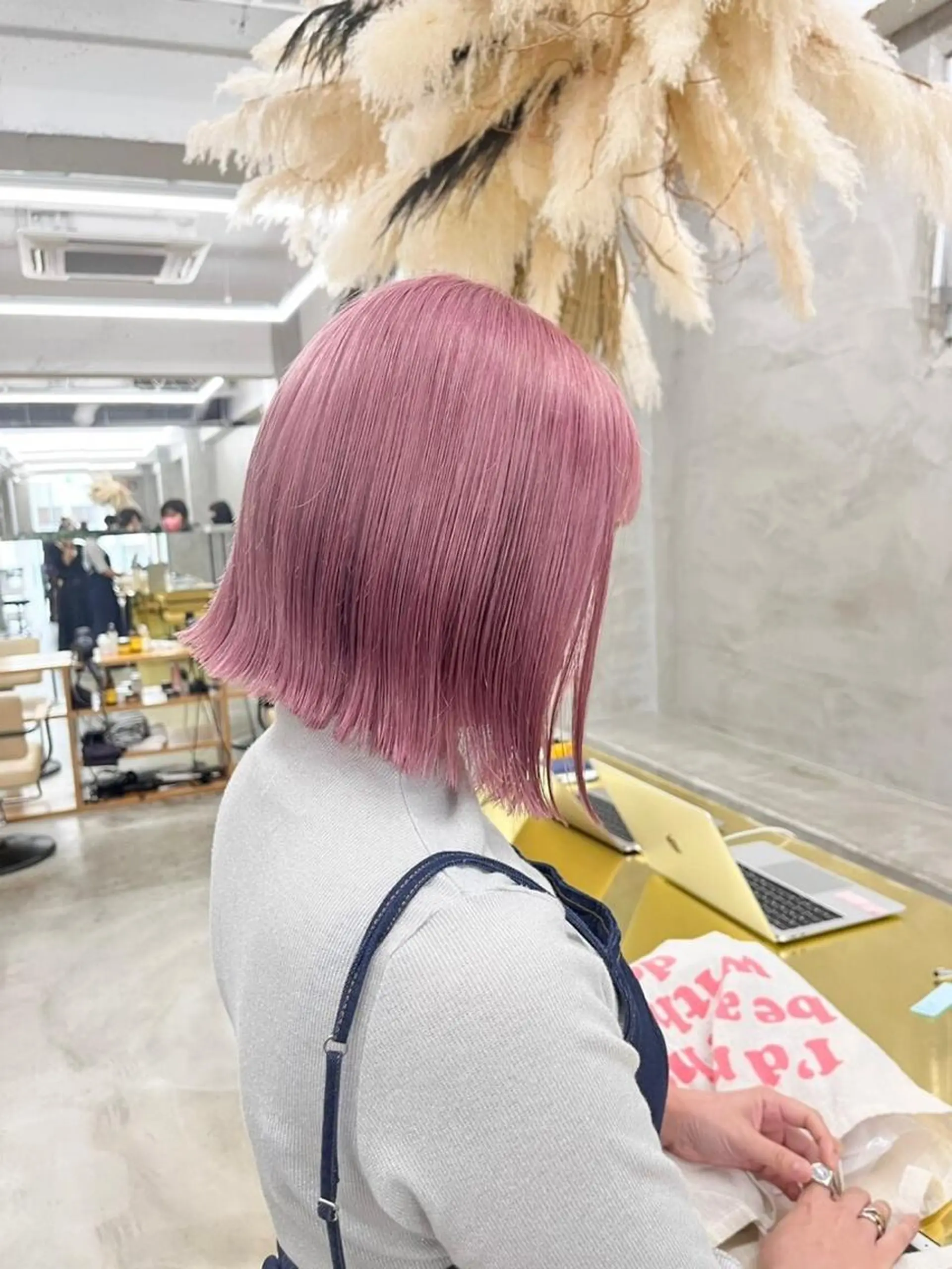 ミディアム カラー パーマ ヘアアレンジ メンズ ミディアムパーマ メンズバレイヤージュ メンズブリーチ センターパート フェードカット ヘアカラー トリートメント ハイトーン/レイヤー 🌸さくらのヘアスタイル