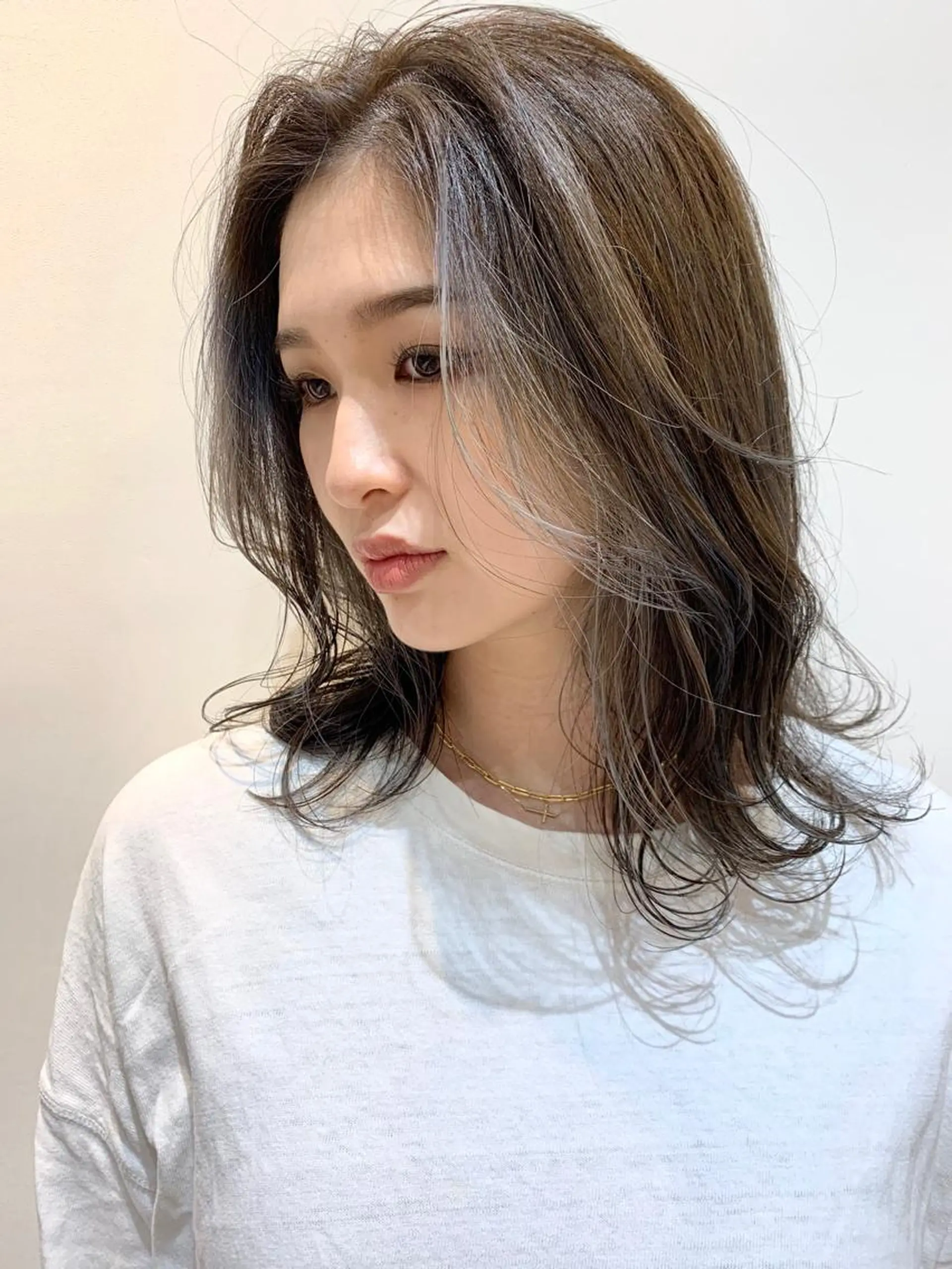 ミディアム カラー 吉原 由菜のヘアスタイル