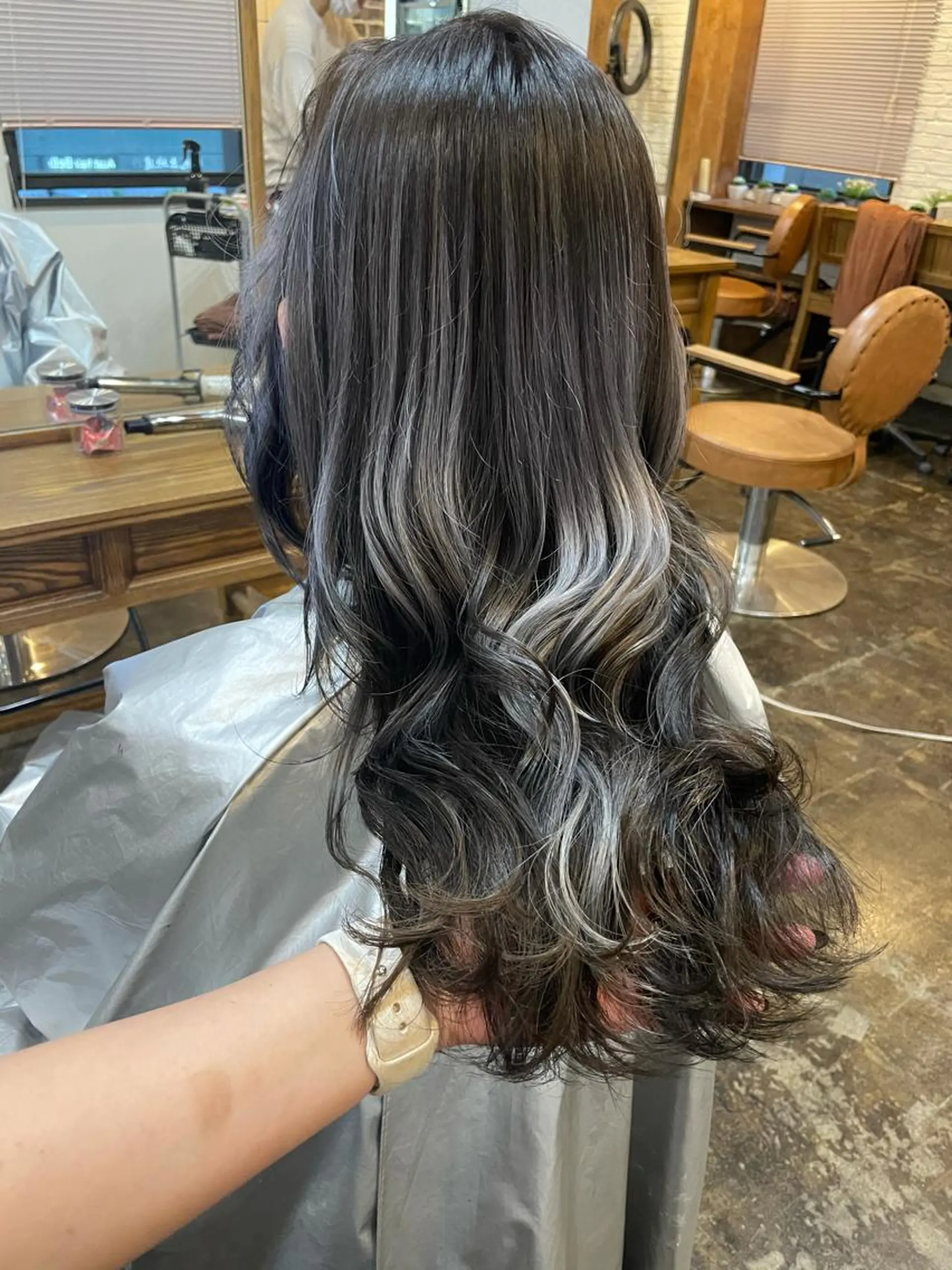 セミロング レイヤーカット ヘアカラー 大泉 美久のヘアスタイル