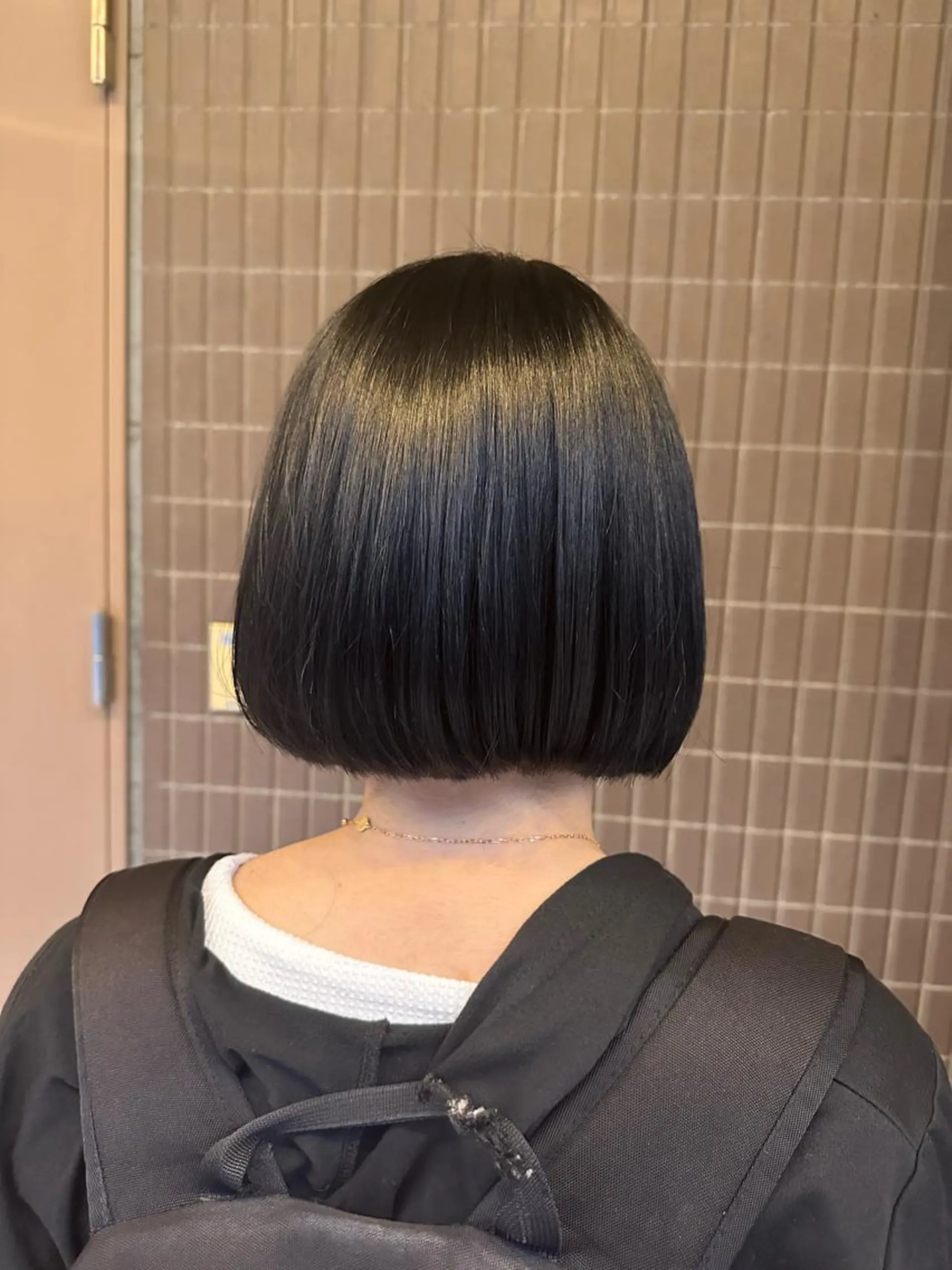 ミディアム カラー ダークグレー 清水 遥香のヘアスタイル