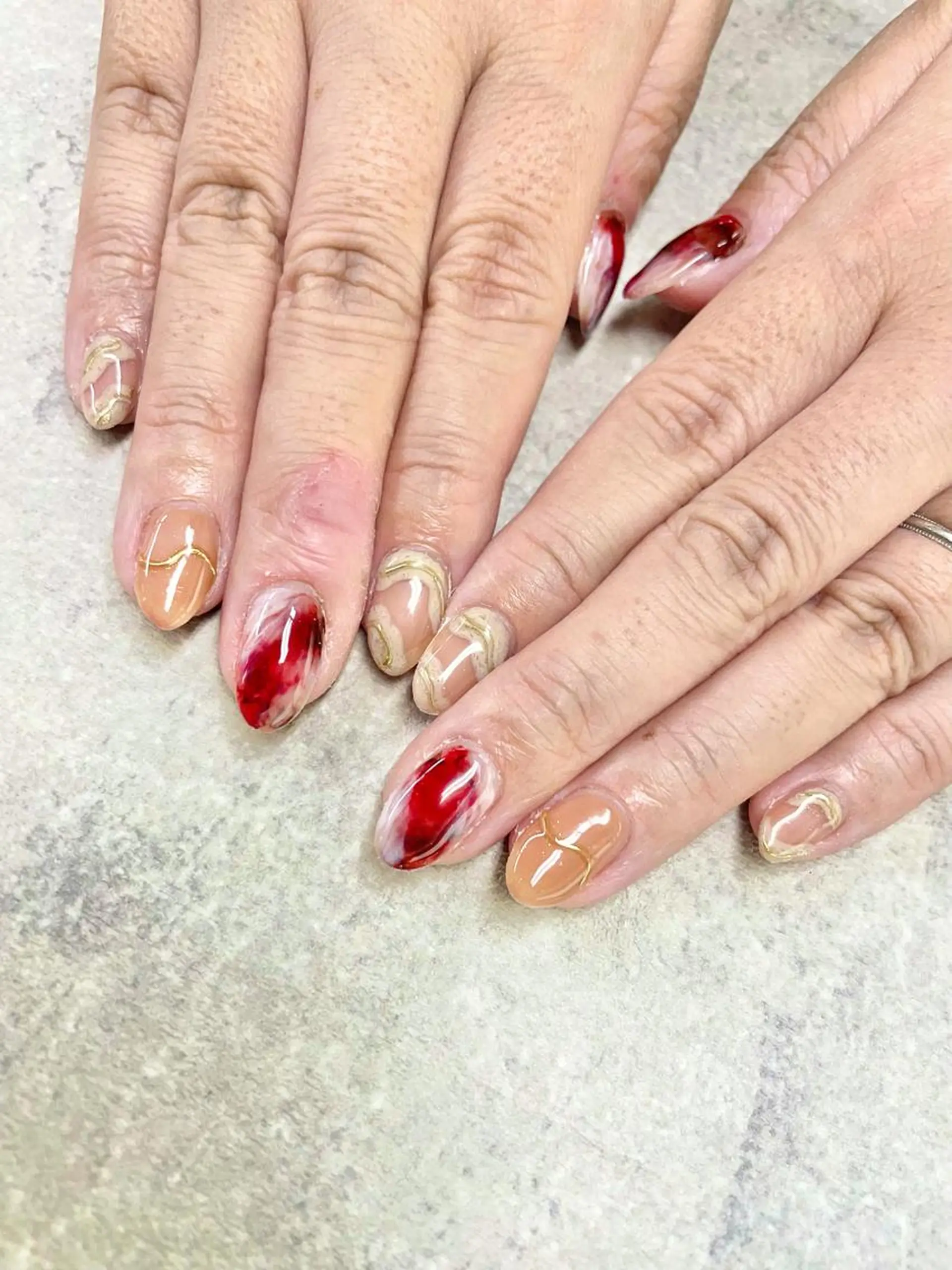 ネイル ニュアンスネイル 赤色 ハンドネイル ハンドケア FASTNAIL PLUS 新宿店のネイルデザイン