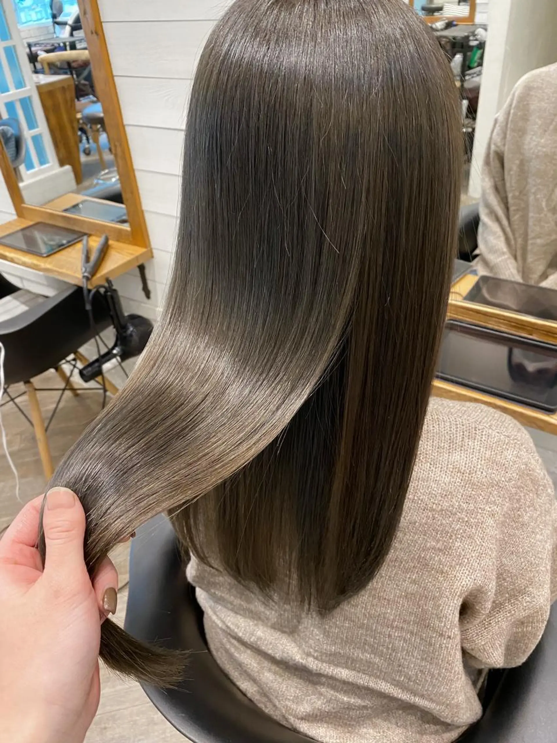 ロング カラー グレージュ シルバー シルバーグレージュ 🌟アレンジが似合う カラー🌟Rumiのヘアスタイル