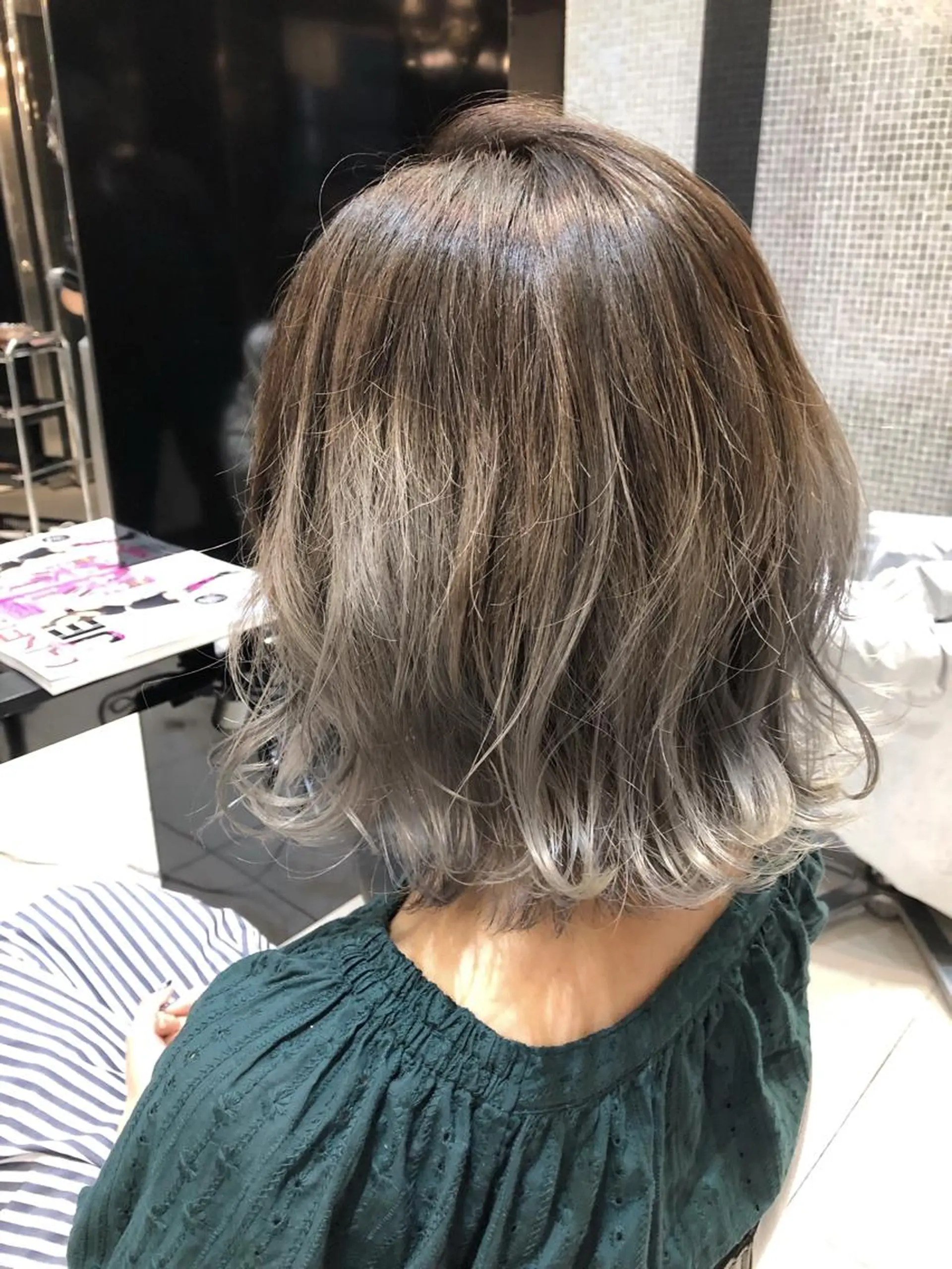 ミディアム カラー グラデーションカラー 女性リピ90%🍨 🩷佐藤みずきのヘアスタイル