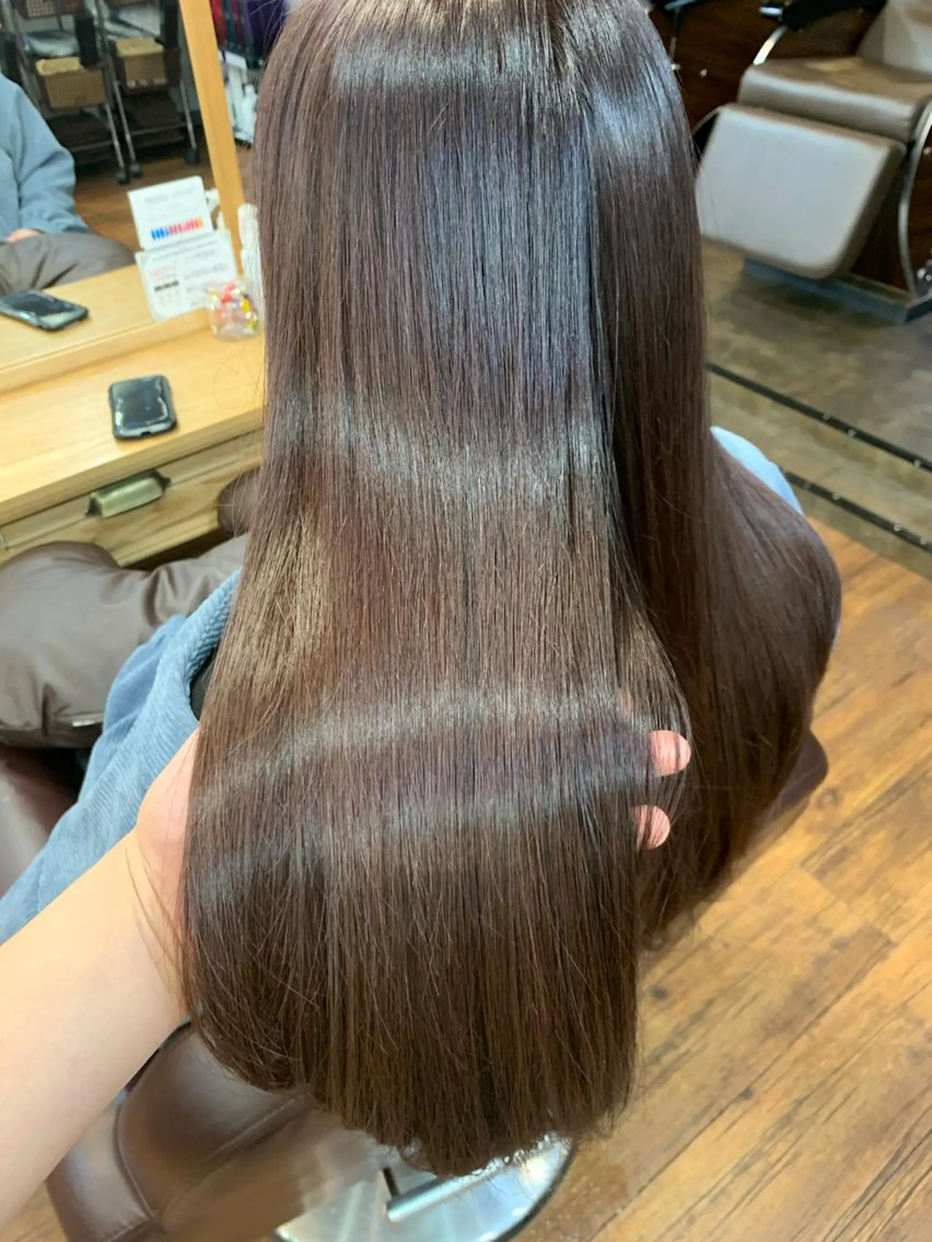 ロング レイヤーカット、 大人可愛い　中村美羅のヘアスタイル