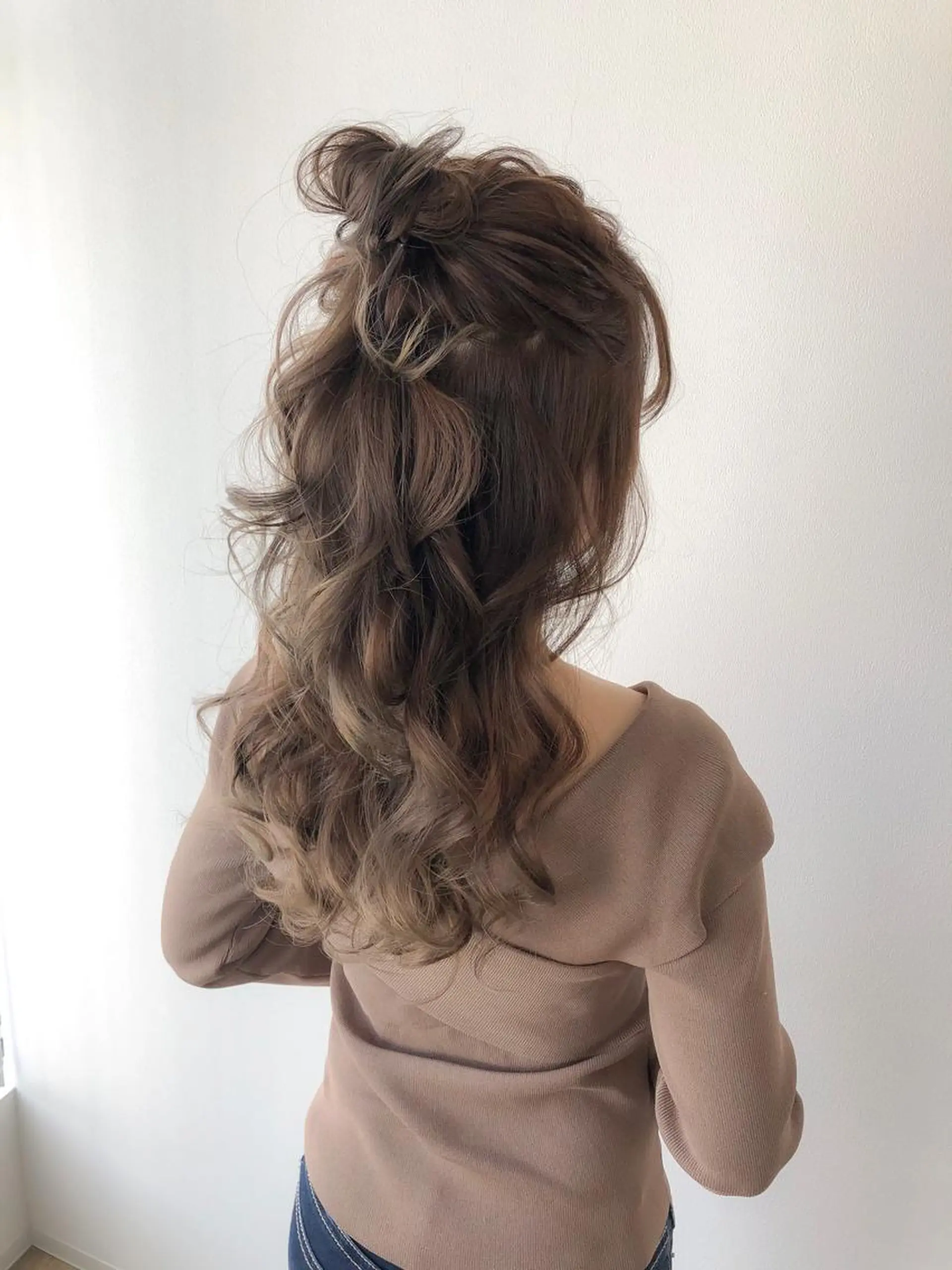 ロング カラー ヘアアレンジ ハーフアップ お団子ヘア autre所属・大久保 ひでなりのヘアスタイル