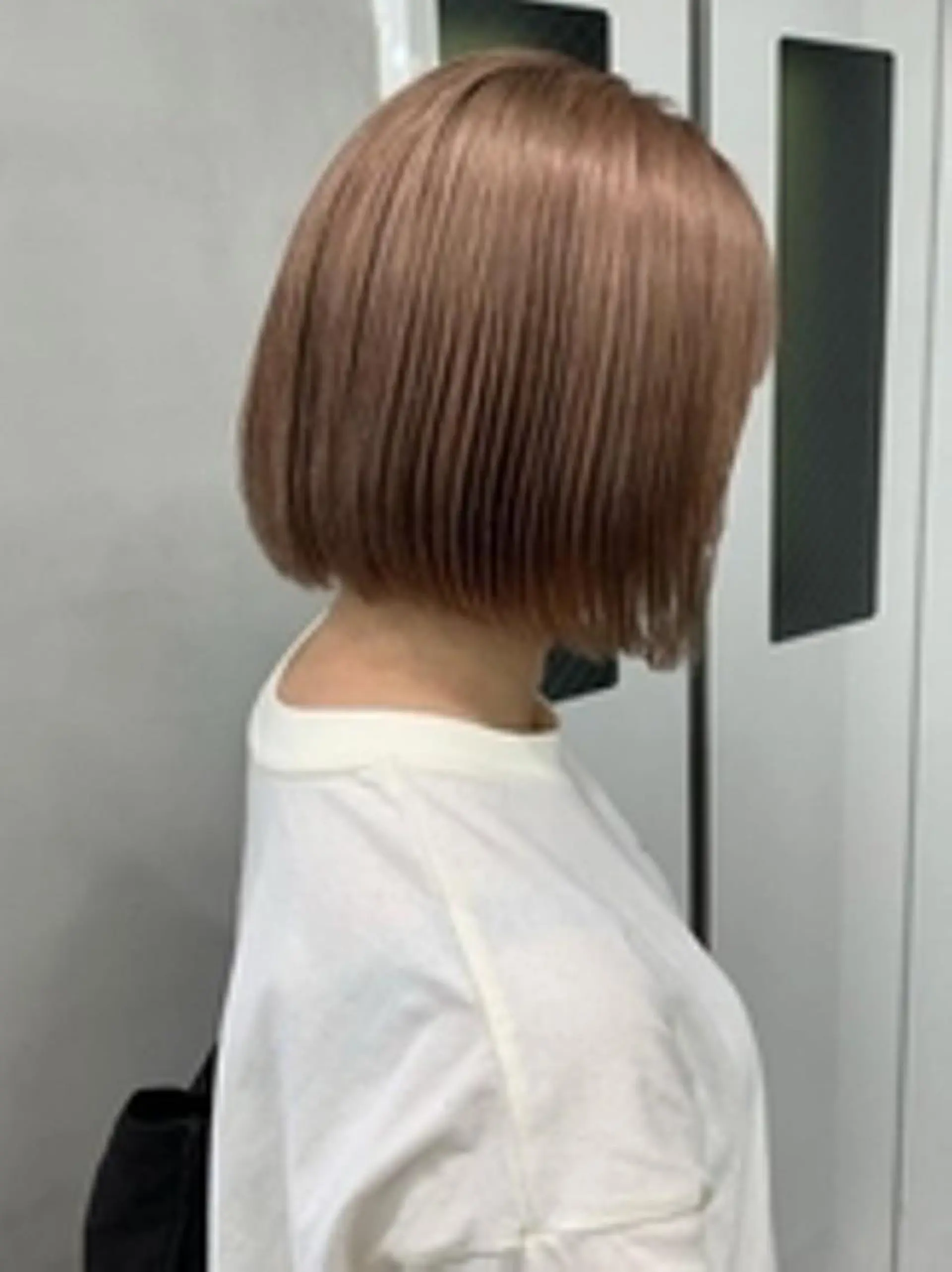 ショート カラー 前田 桃花のヘアスタイル