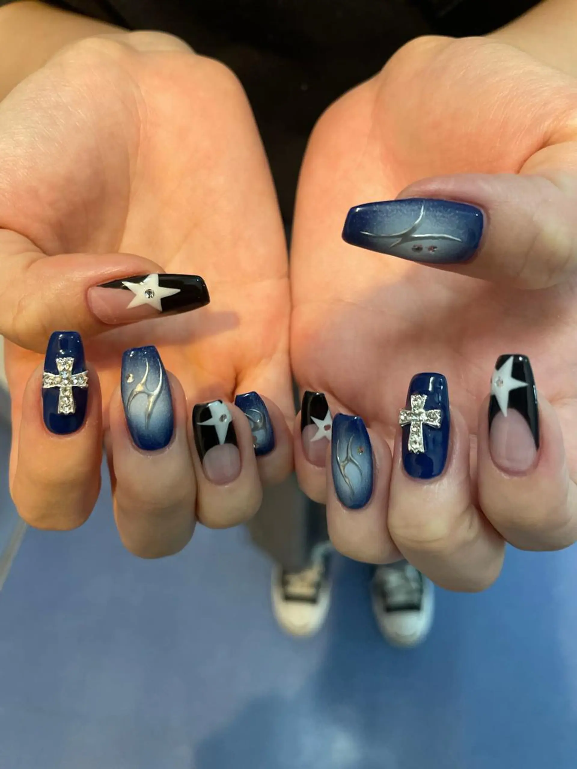 ネイル ハンドネイル AOI✩⡱ y2kネイルのネイルデザイン