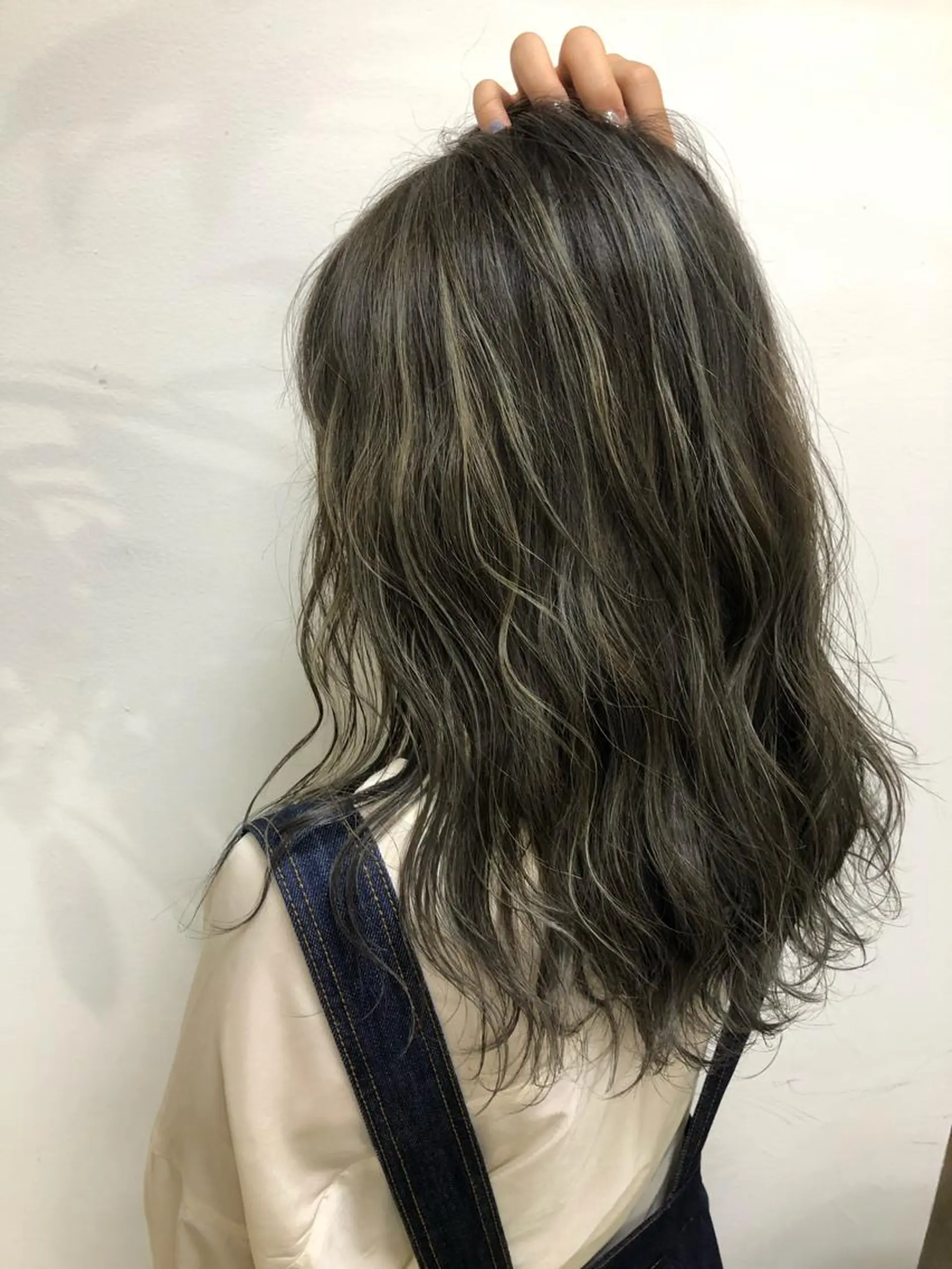 セミロング カラー ブリーチ 透明感カラー ハイライトカラー ハイライト ヘアカラー トリートメント Tao所属・藤川 大智のヘアスタイル