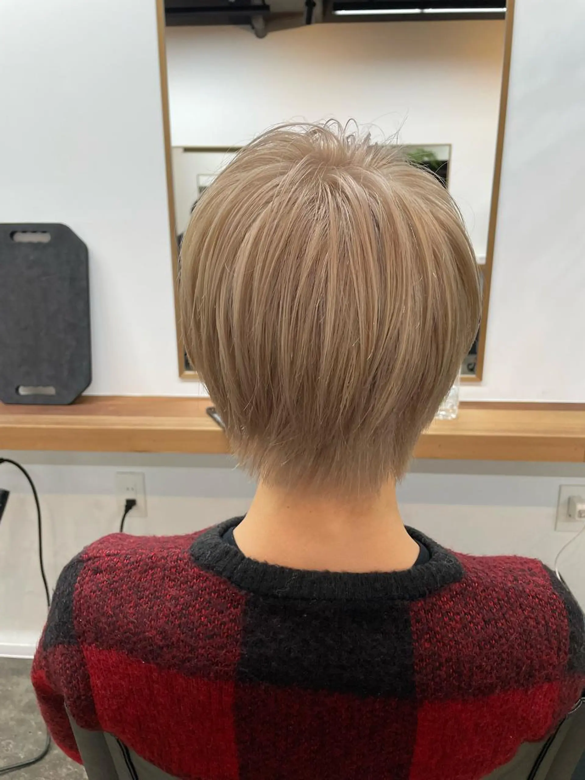 ショート カラー ヘアカラー トリートメント ミルクティー× グレージュMOMOのヘアスタイル