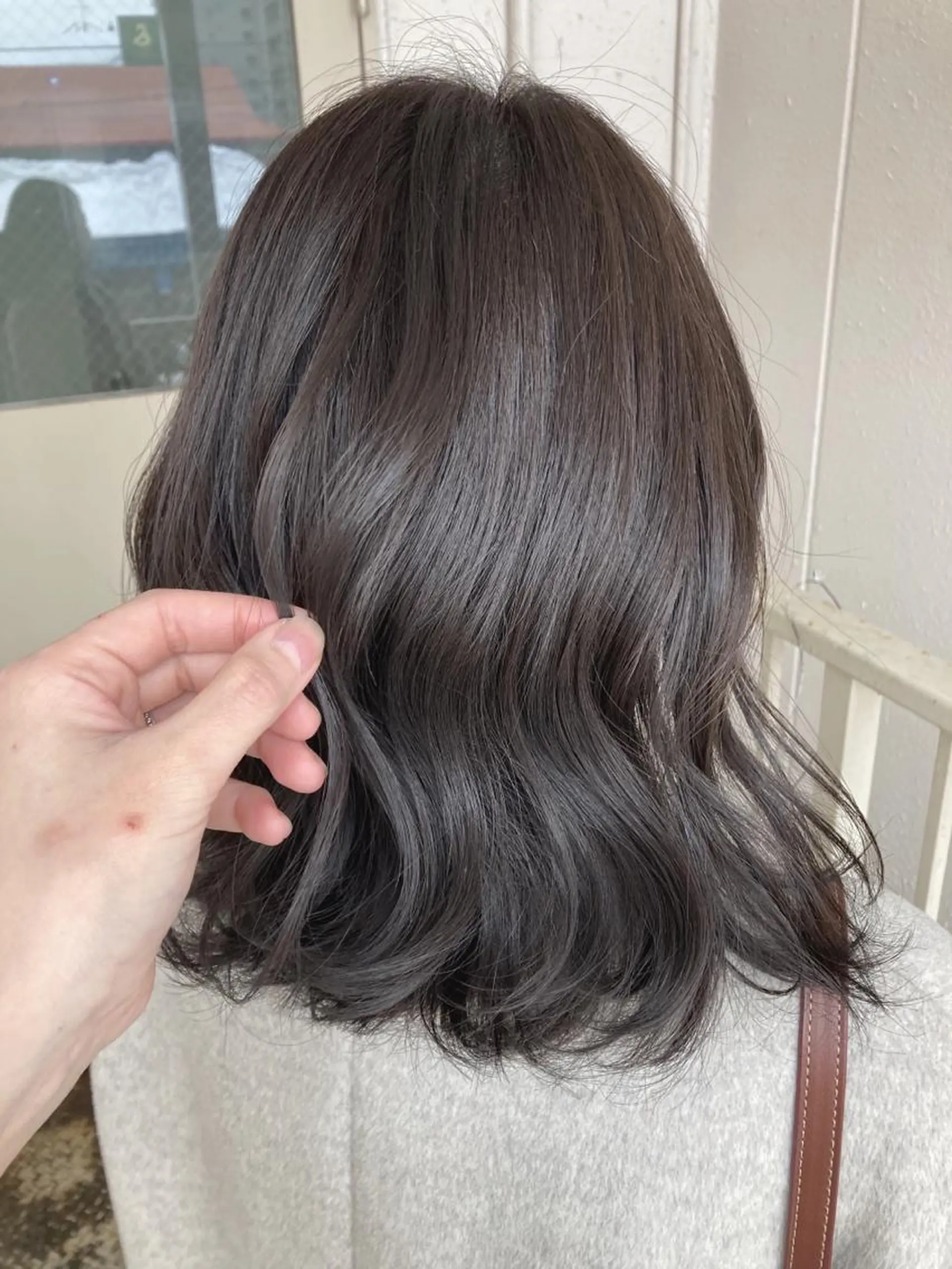 ミディアム アッシュ アッシュブラウン roka ノゾミのヘアスタイル