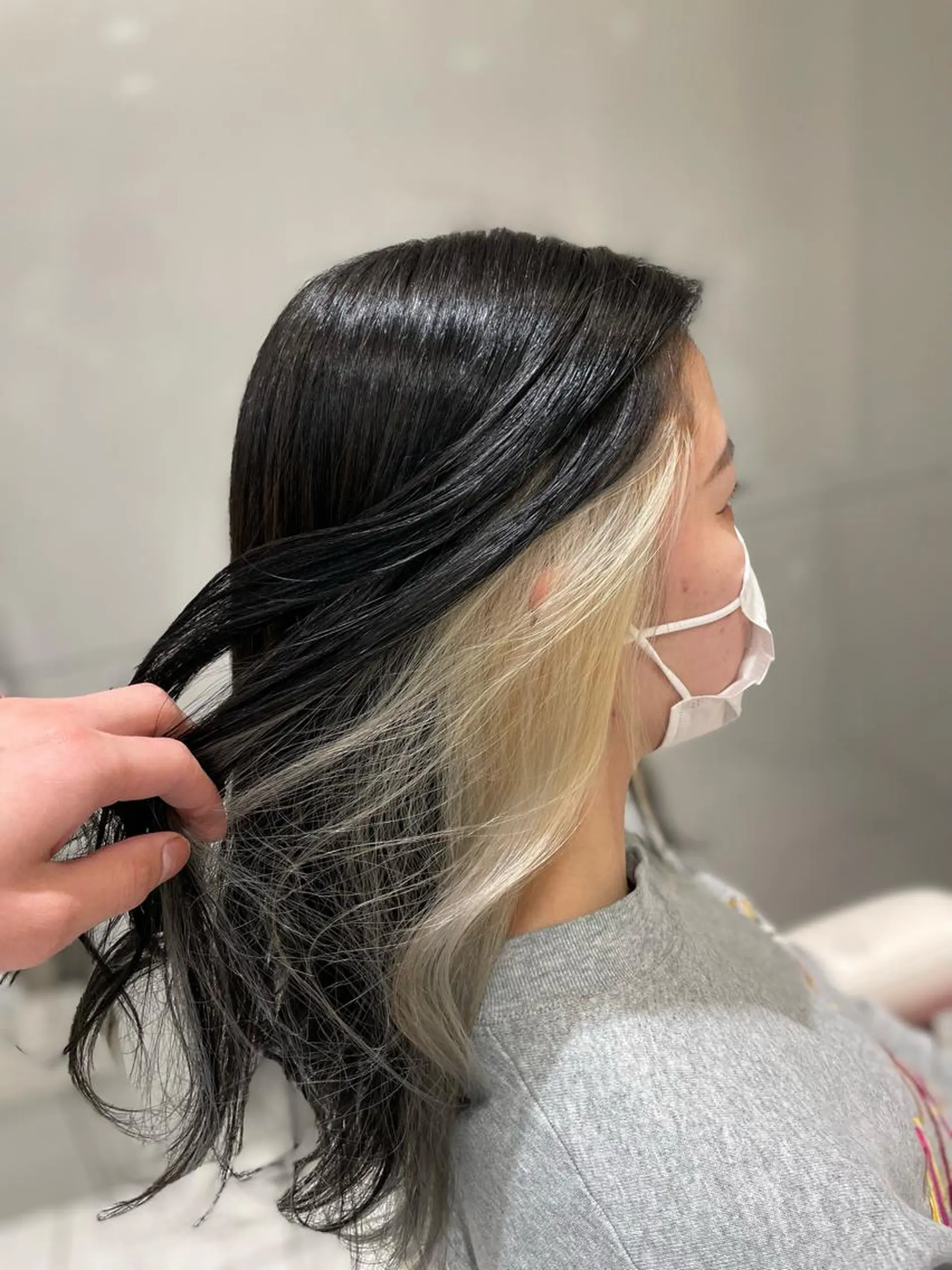 ロング カラー ベージュカラー ホワイトベージュ AGU hair vigor 三条店所属・AGU 三条店 林　雄のヘアスタイル