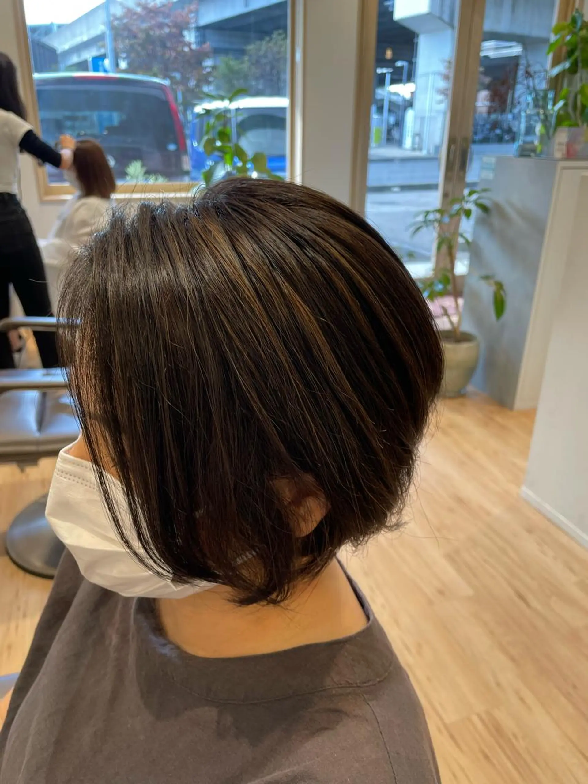 ミディアム 白髪ぼかしハイライト 💫ミネ ヒロシのヘアスタイル