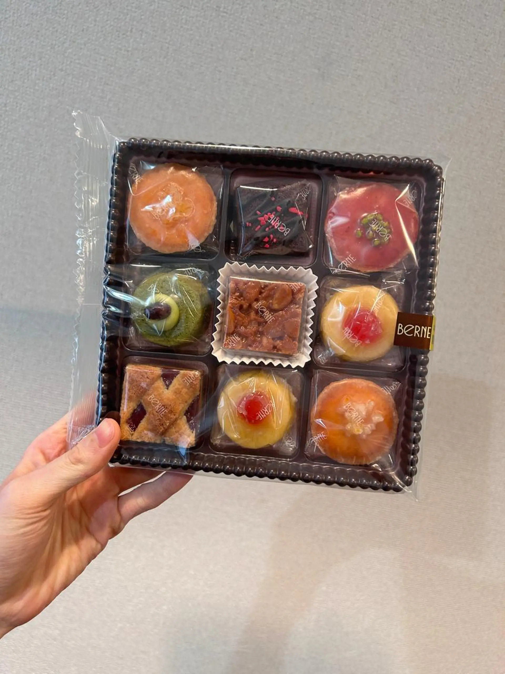 セミロング カラー パーマ ヘアアレンジ メンズ キッズ ネイル マツエク・マツパ アイブロウ アニメ,Vオタク× 即効痩せエステサロンのエステ・リラクイメージ